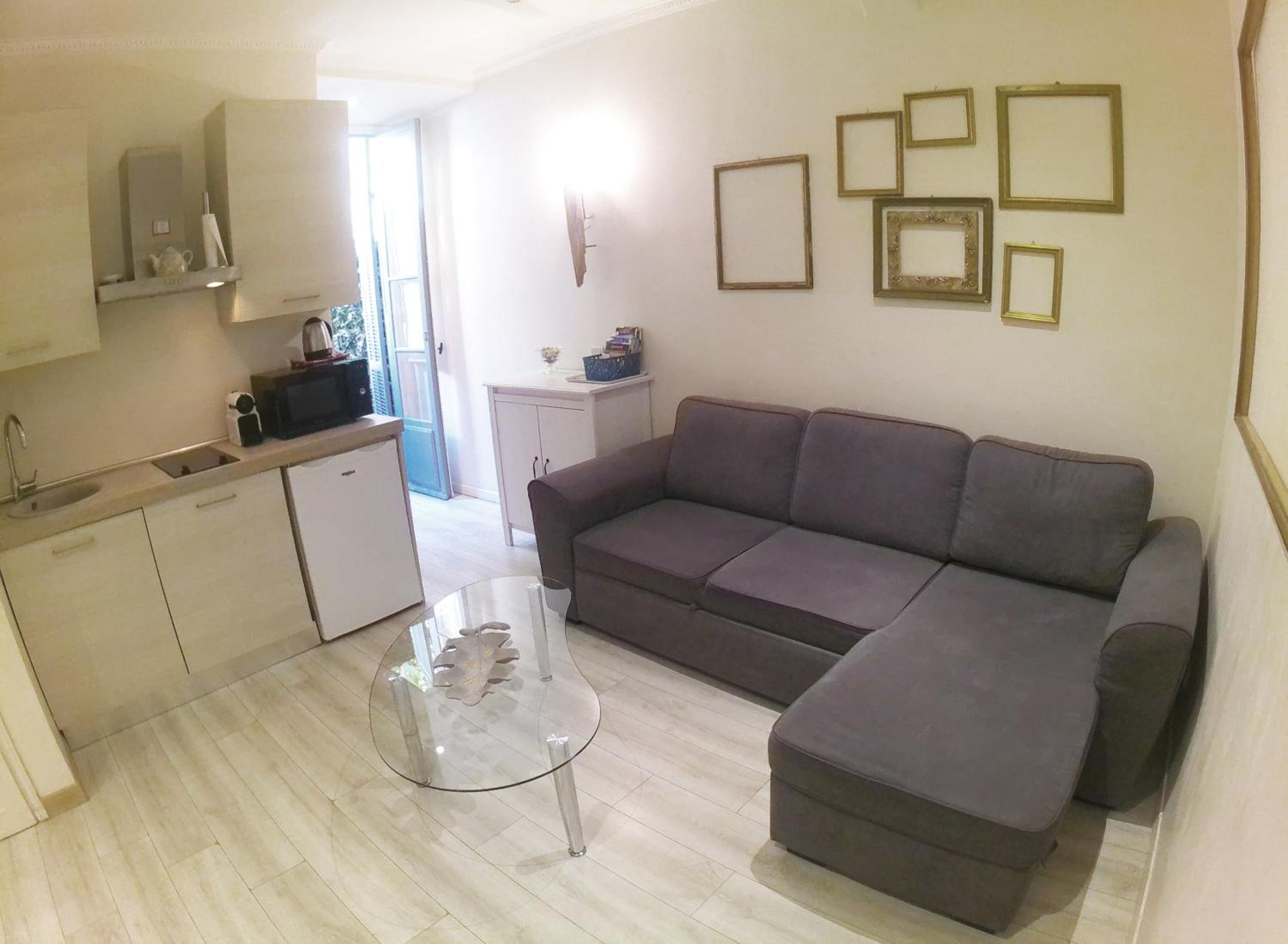 One-Bedroom Apartment