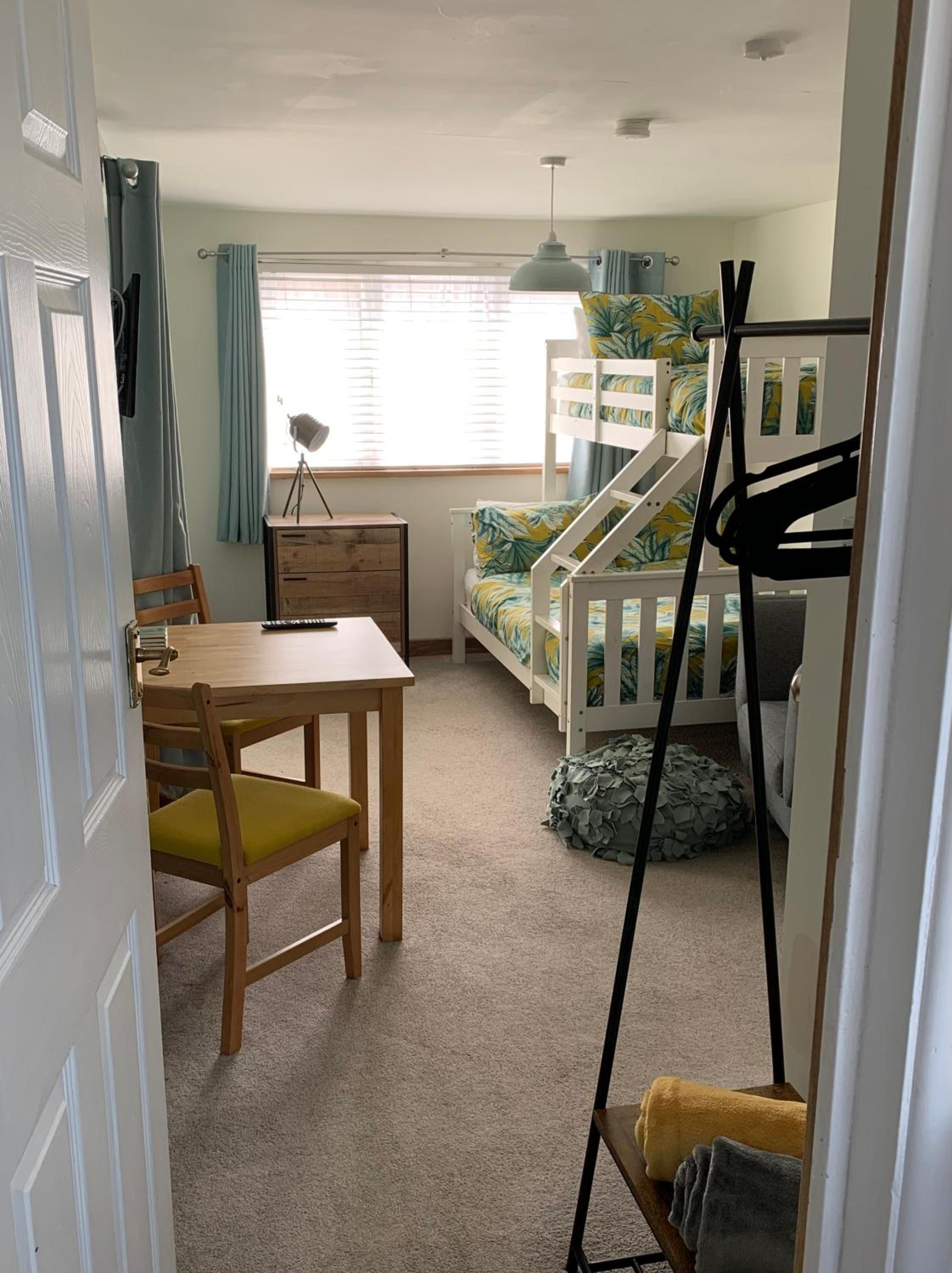 One-Bedroom Apartment photo 1