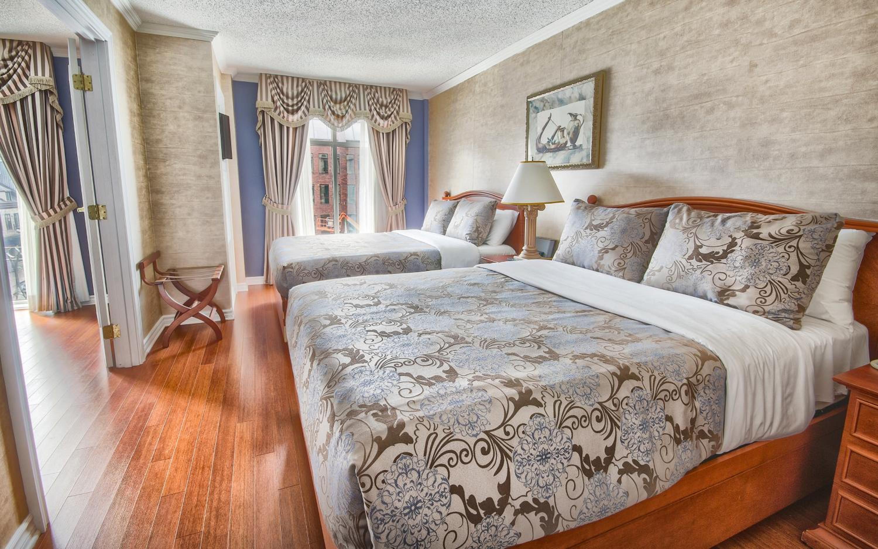 Exterior View Family Suite, 2 Queen and 1 Sofa-Bed
