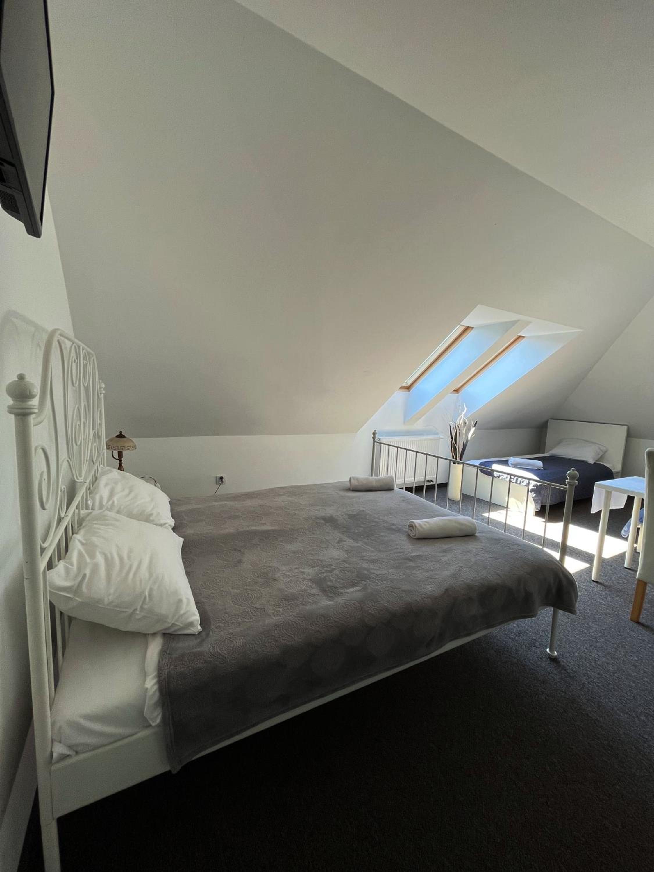 Standard Family Room - Photo 3