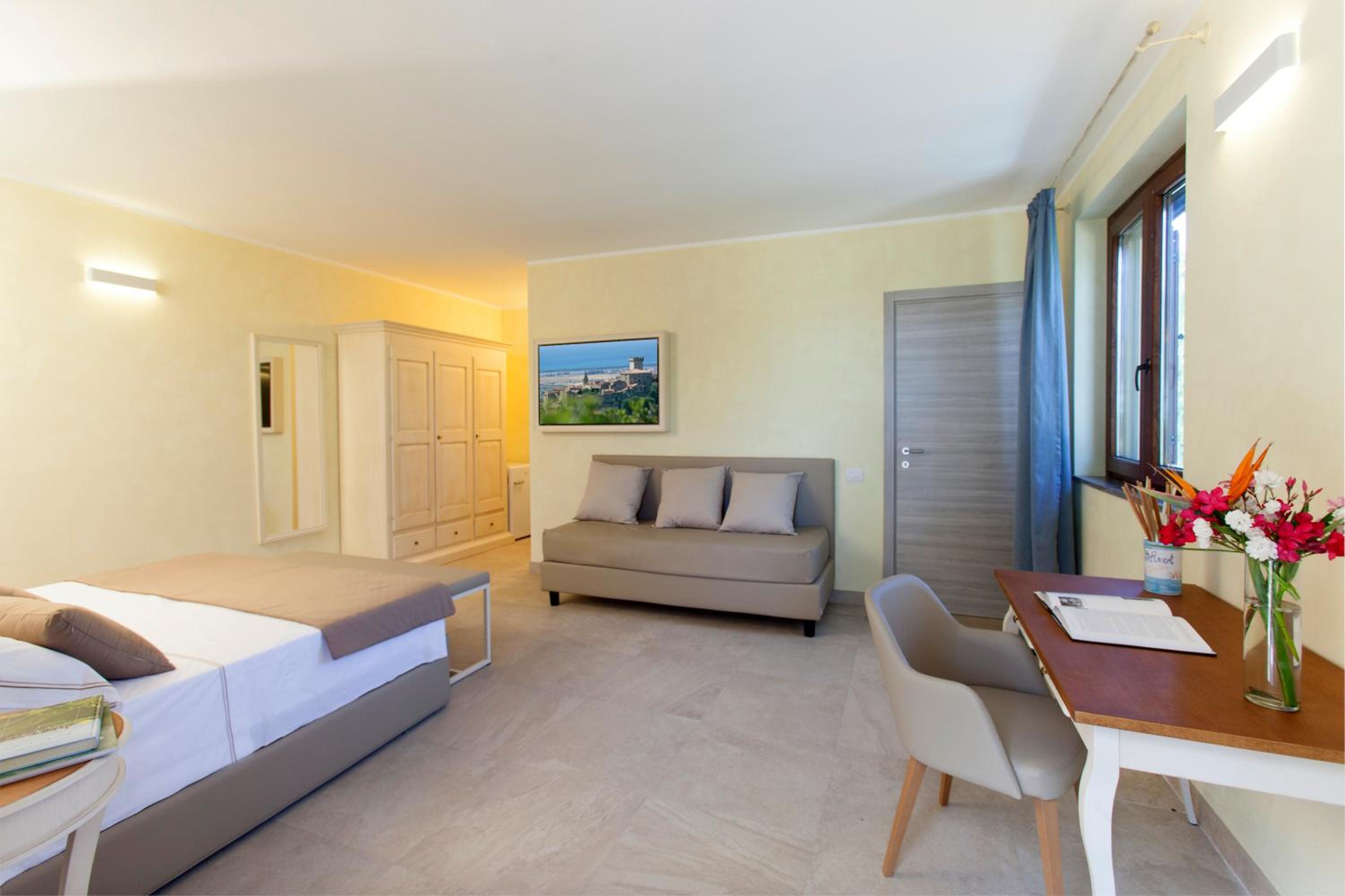 Deluxe Double or Twin Room photo 2