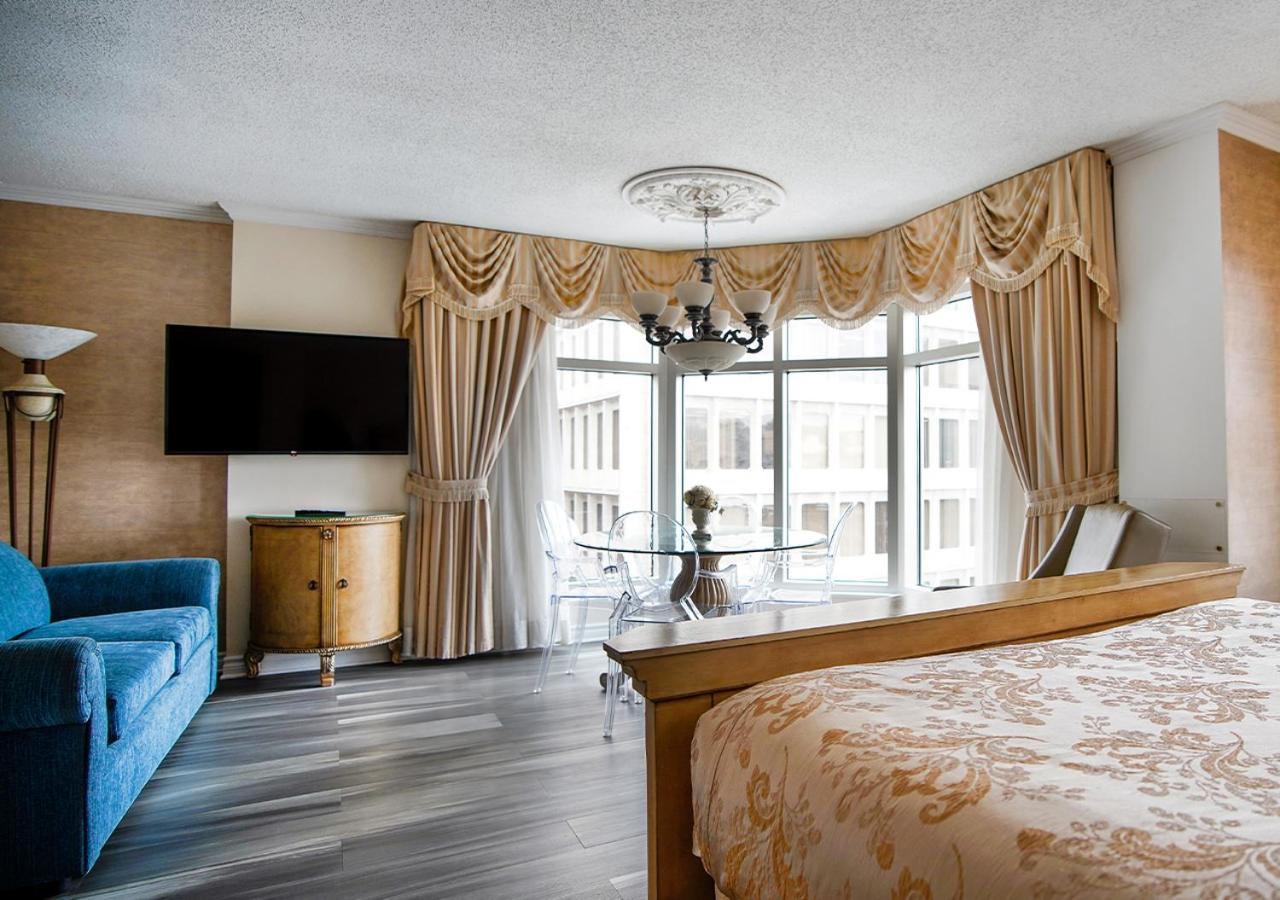 Signature Room, 1 Queen Bed and Sofa-Bed photo 2