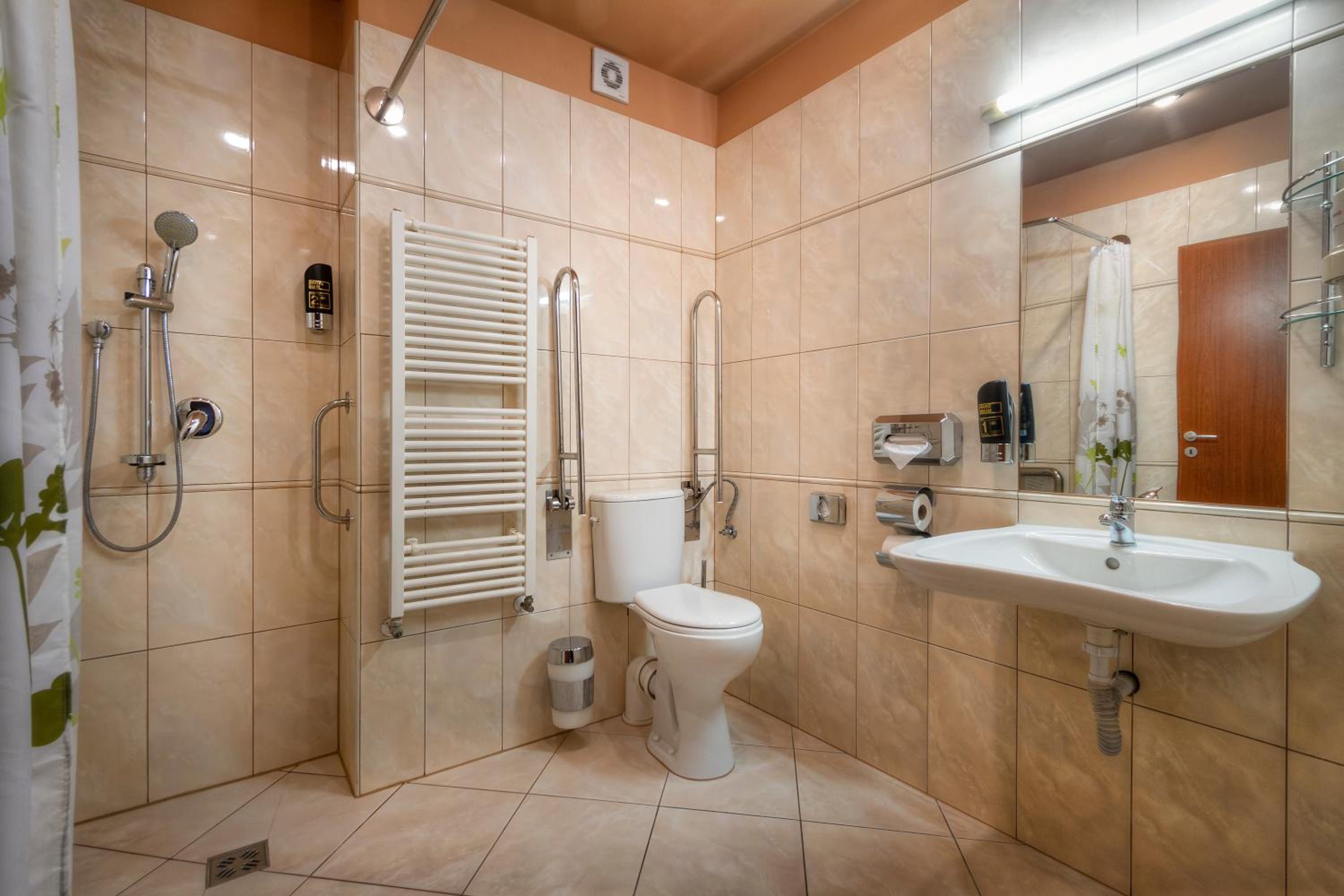Double or Twin Room - Photo 12