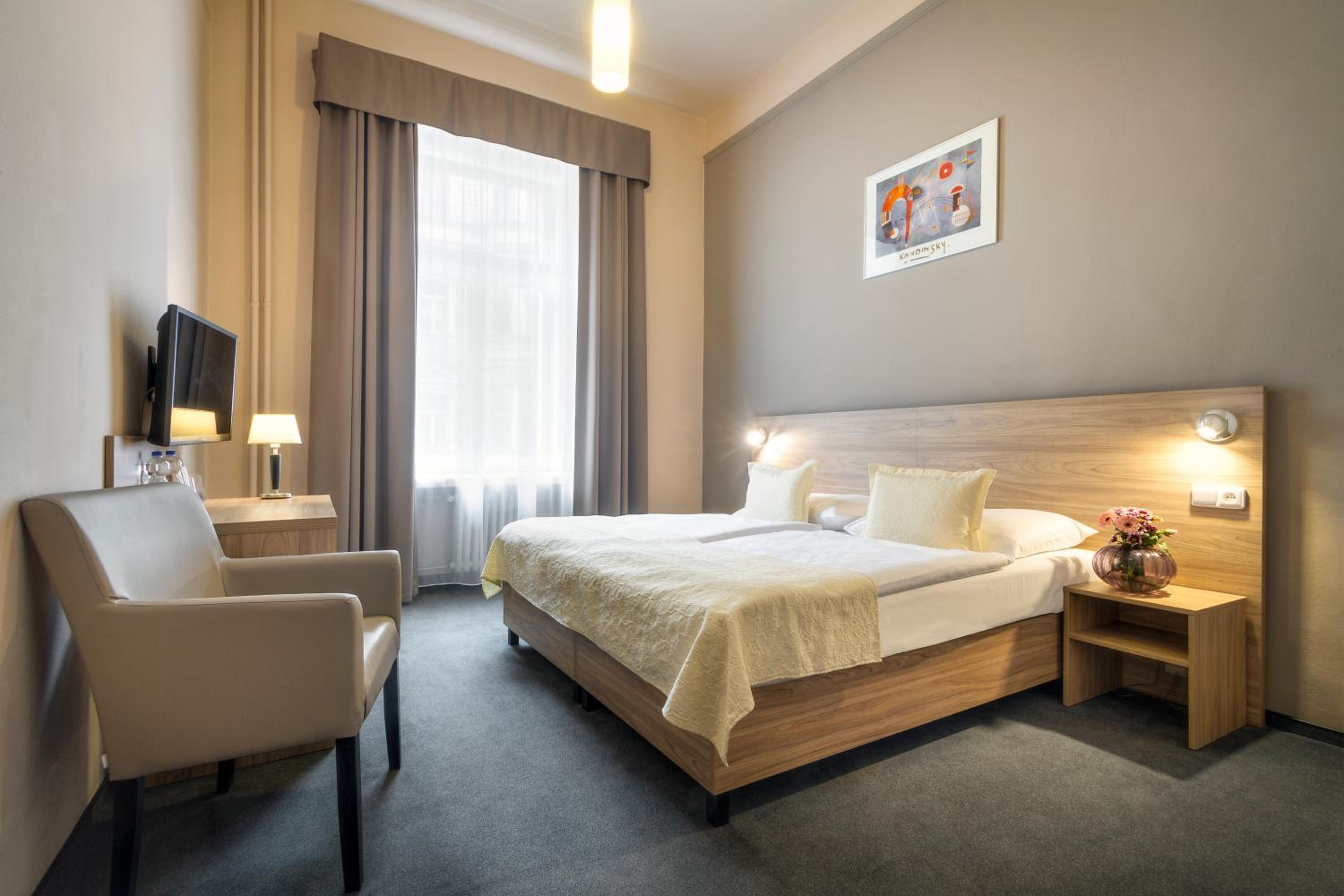 Double or Twin Room - Photo 18