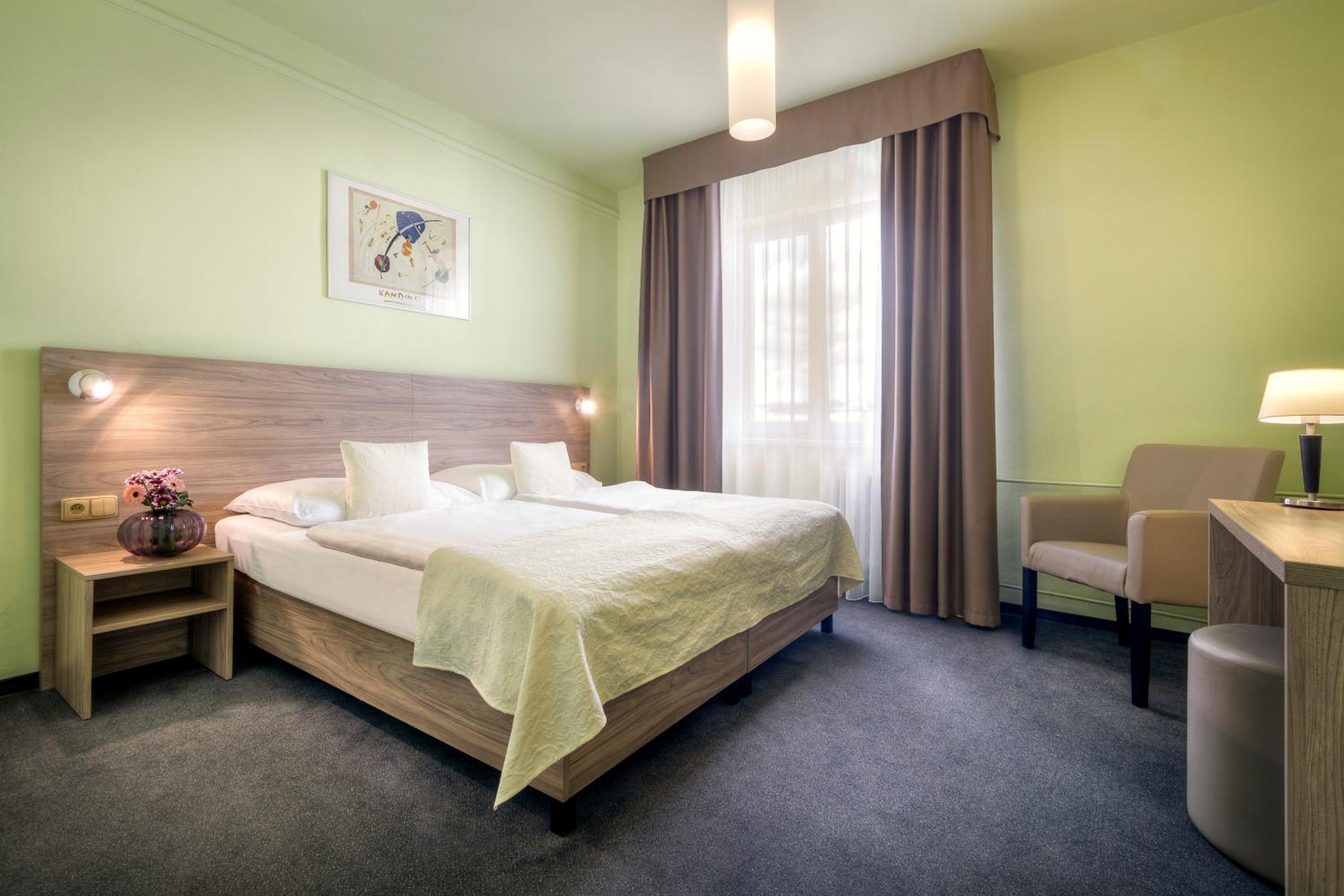 Double or Twin Room - Photo 11