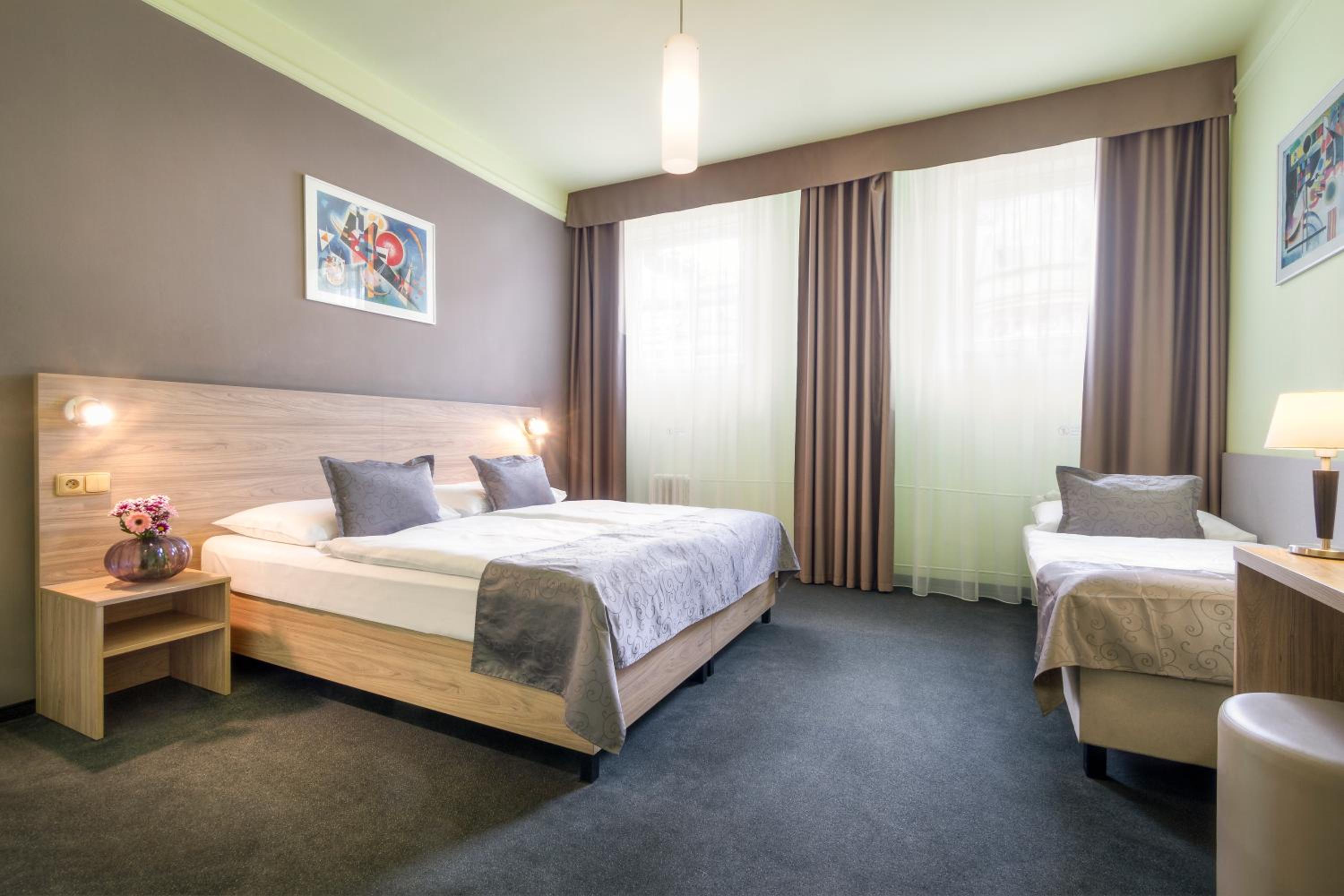 Triple Room - Photo 13