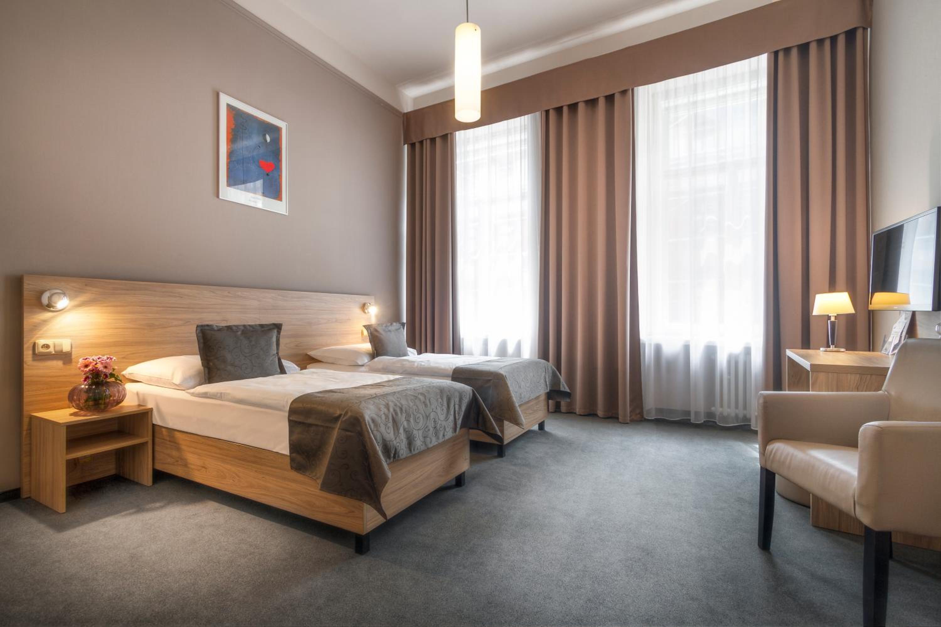 Double or Twin Room - Photo 3