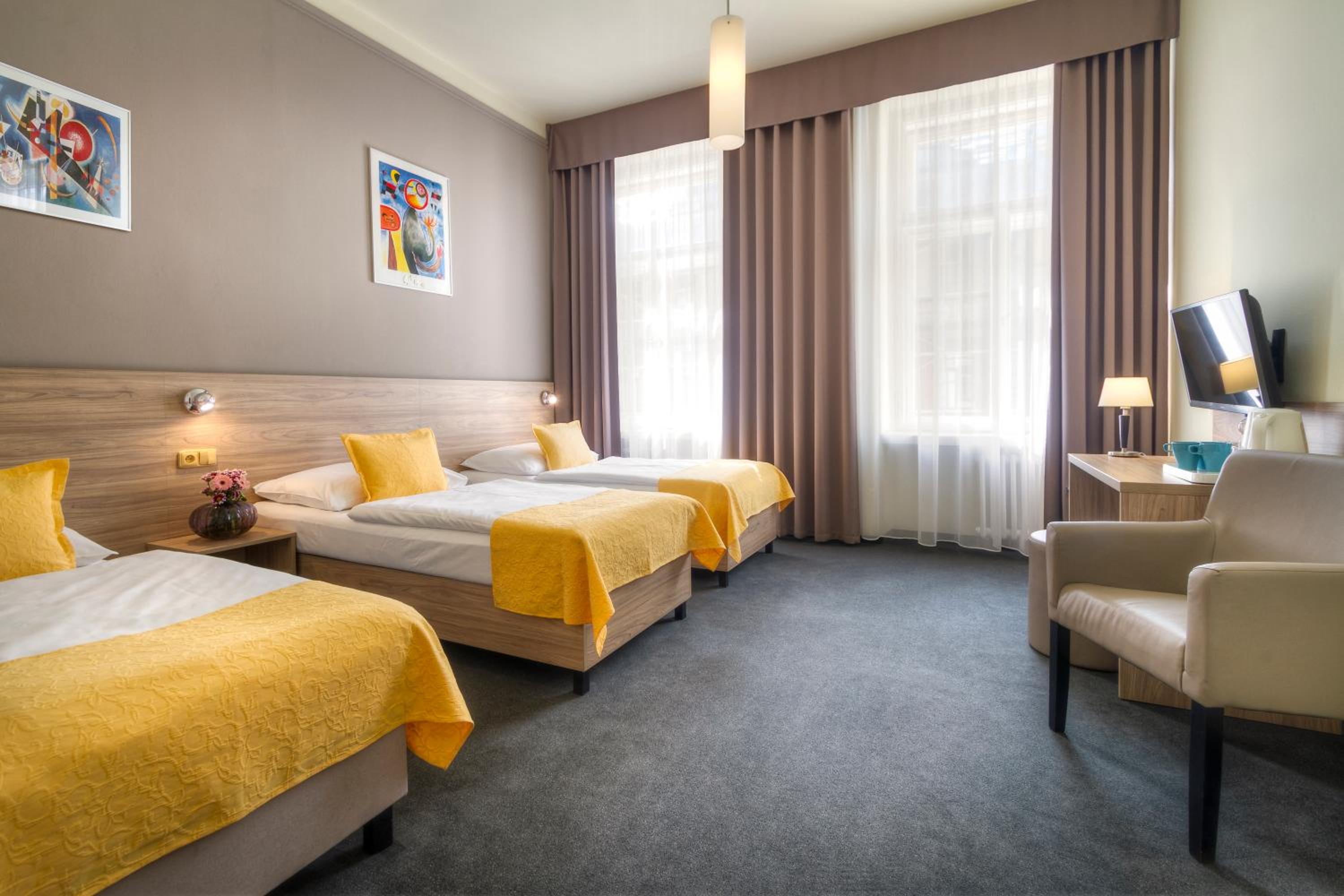 Triple Room - Photo 16