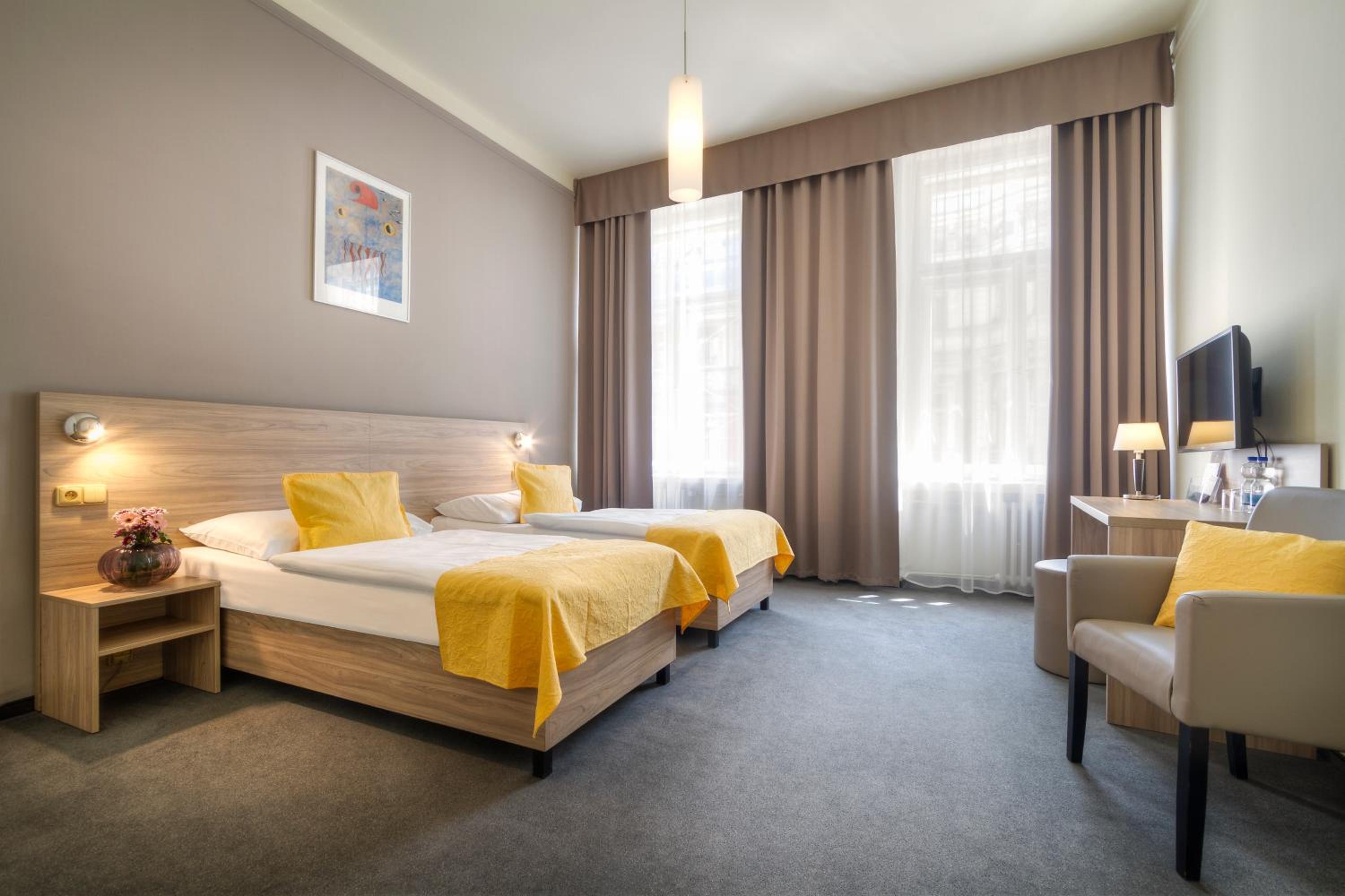 Double or Twin Room - Photo 17