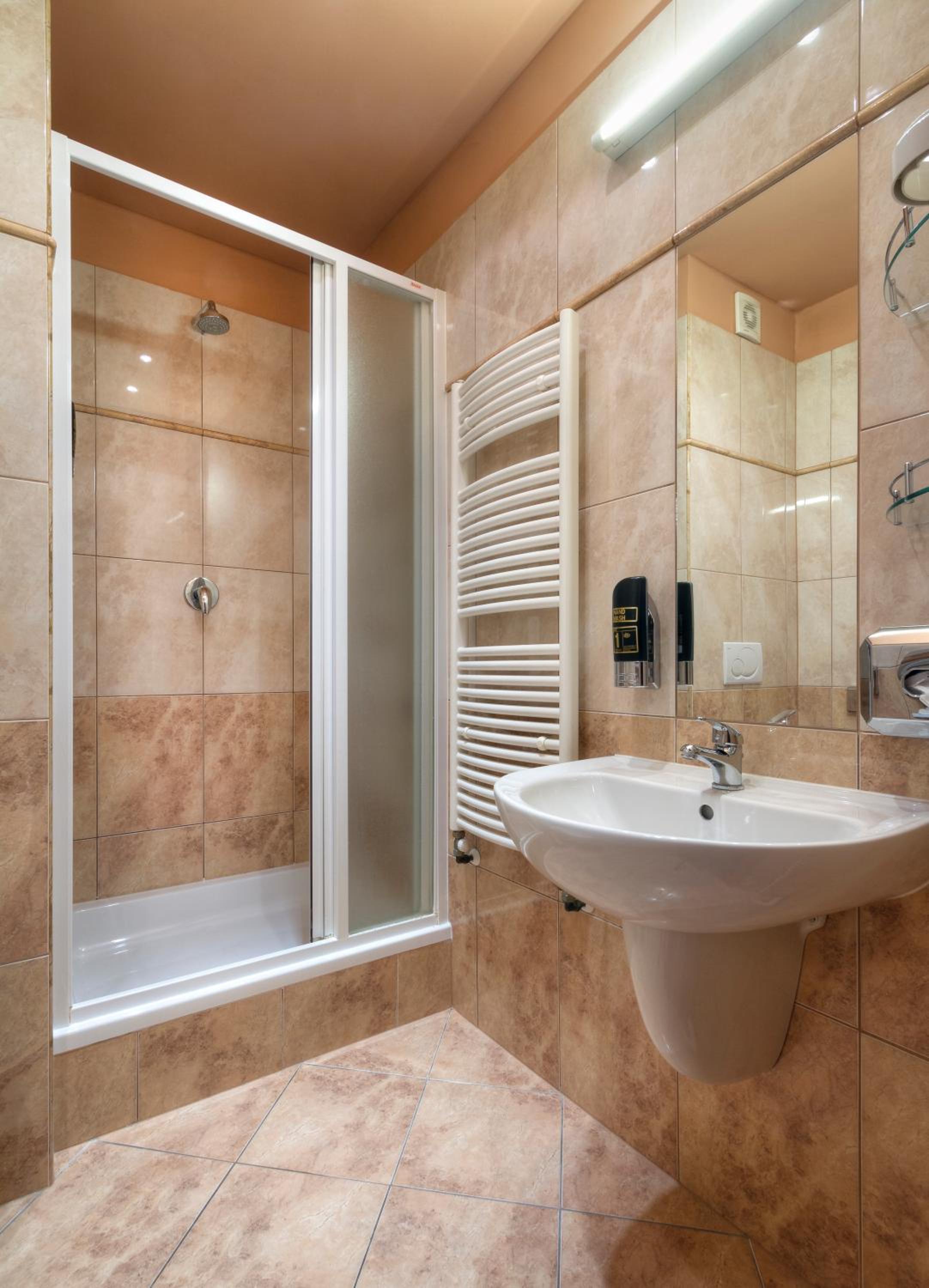 Double or Twin Room - Photo 10