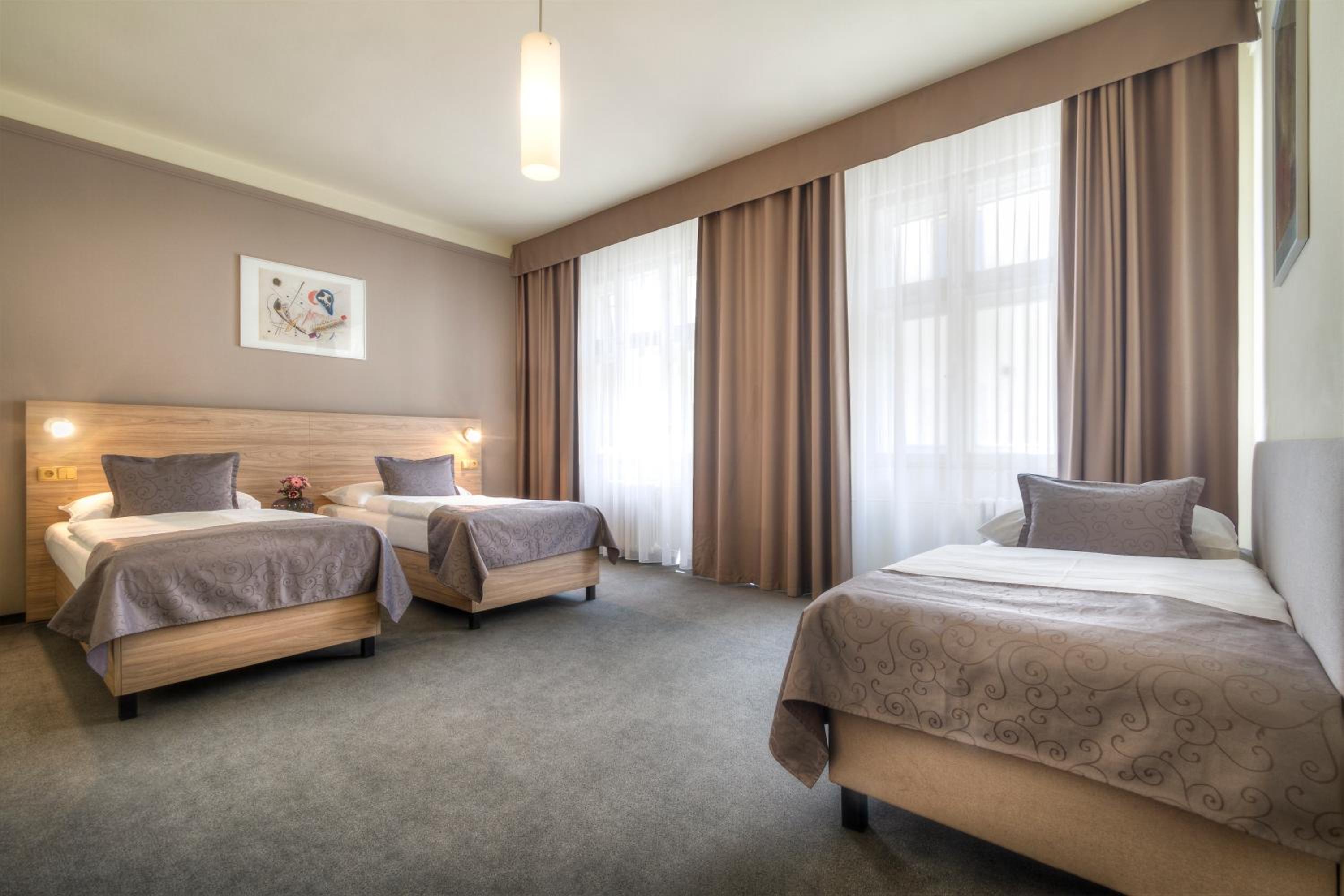 Triple Room - Photo 1
