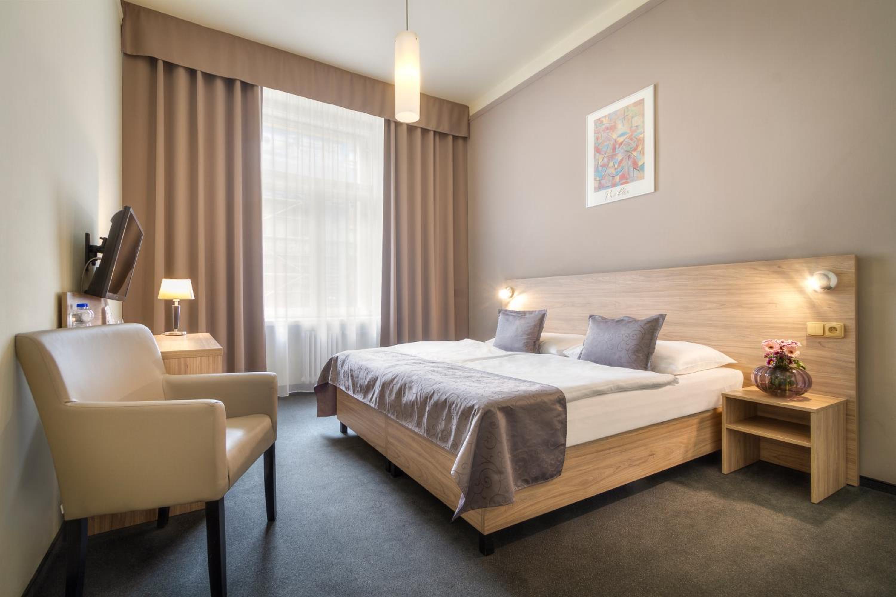 Double or Twin Room - Photo 5