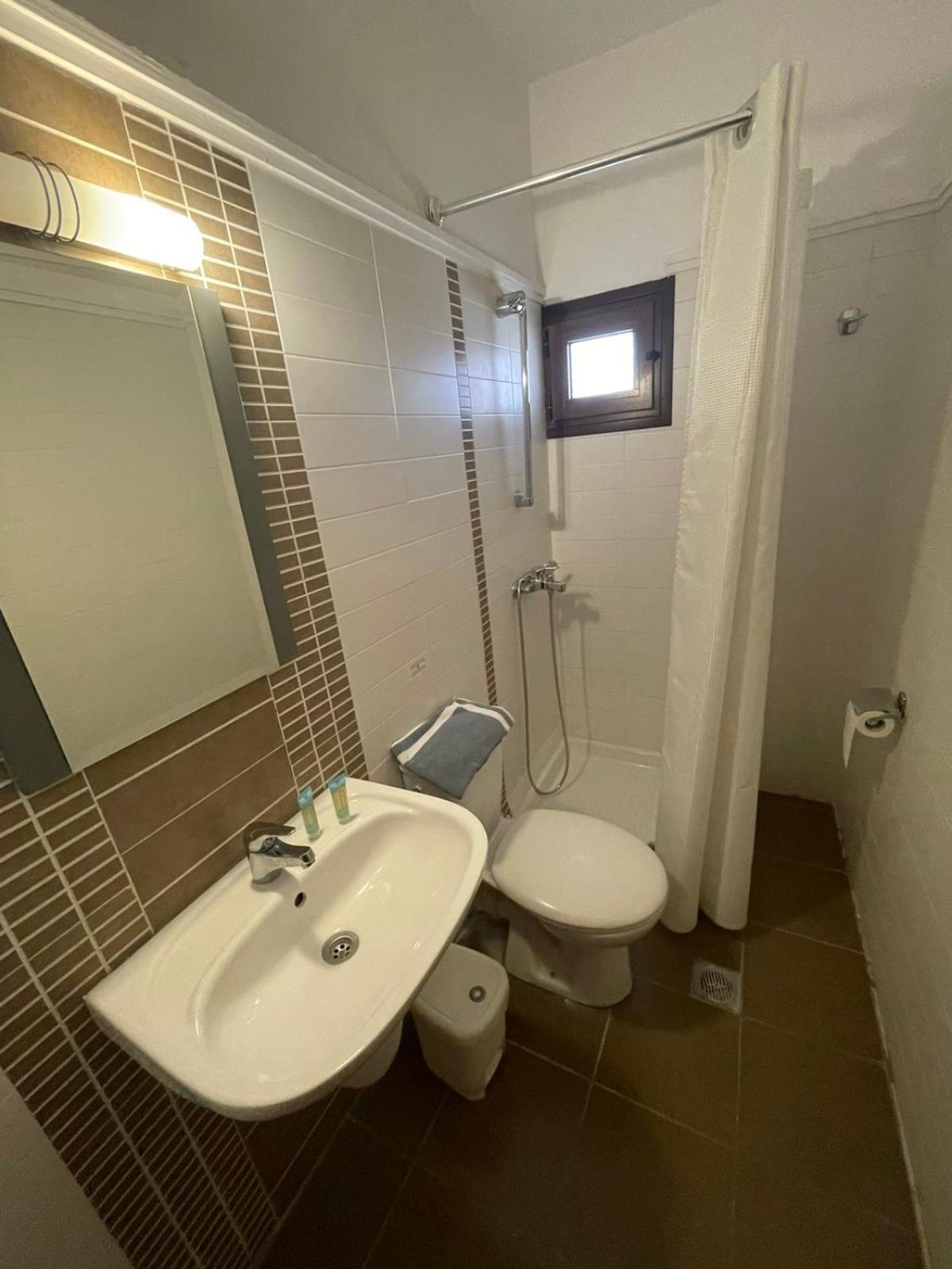 Economy Double Room photo 2