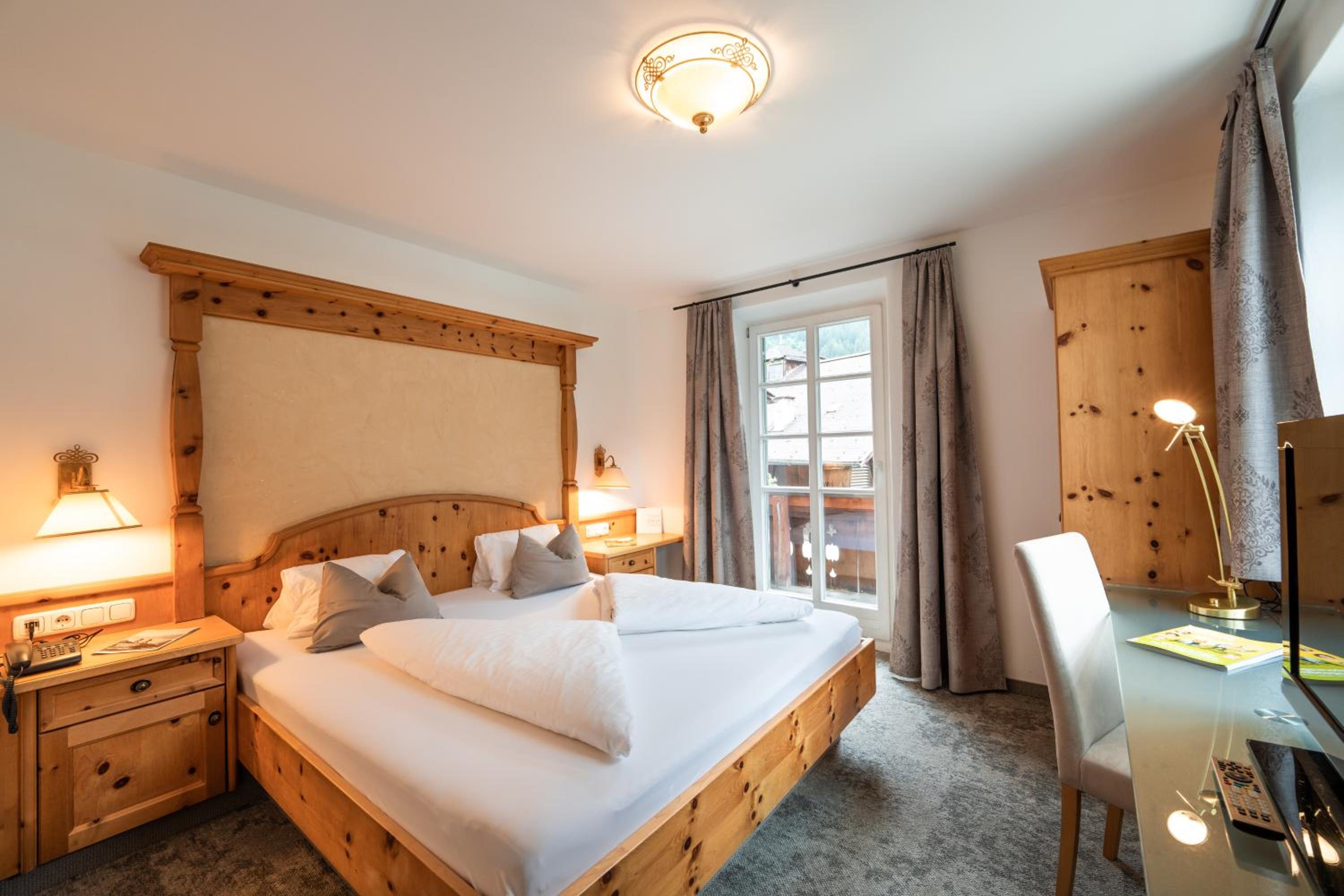 Suite - Photo 1