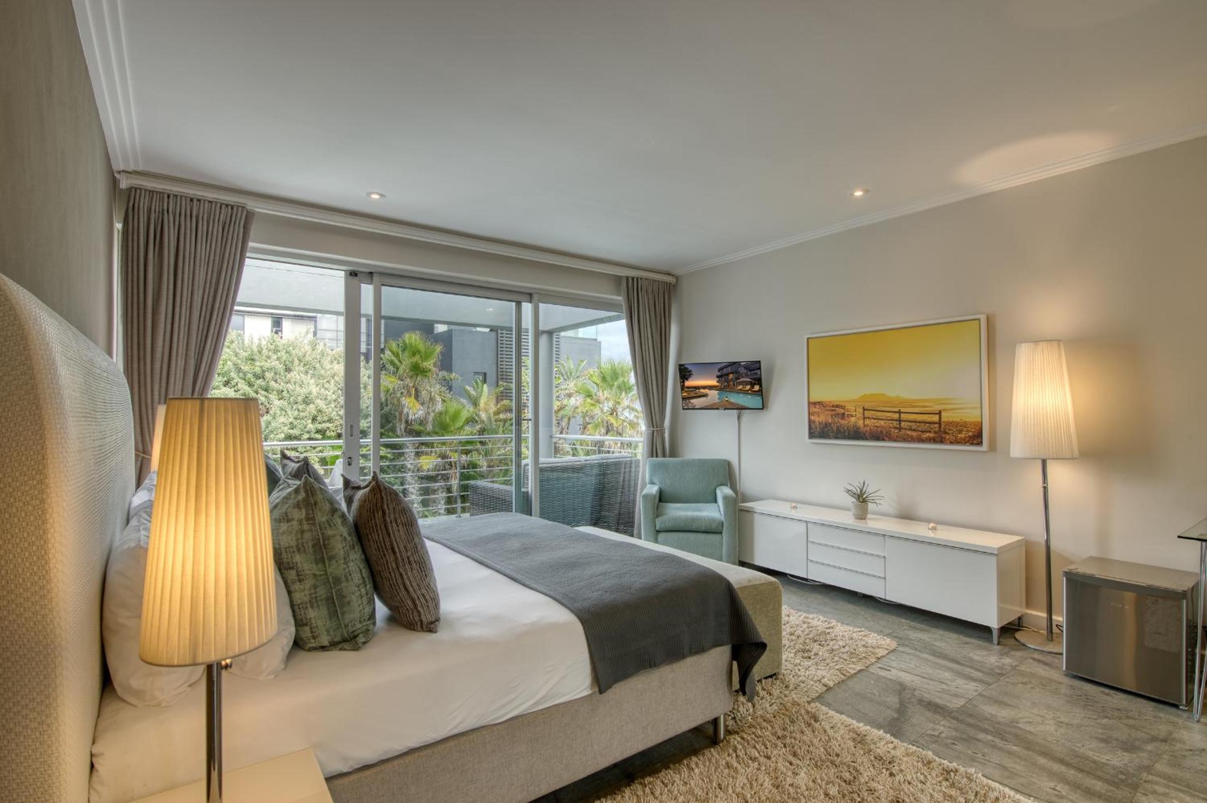 Deluxe Double or Twin Room with Sea View photo 3