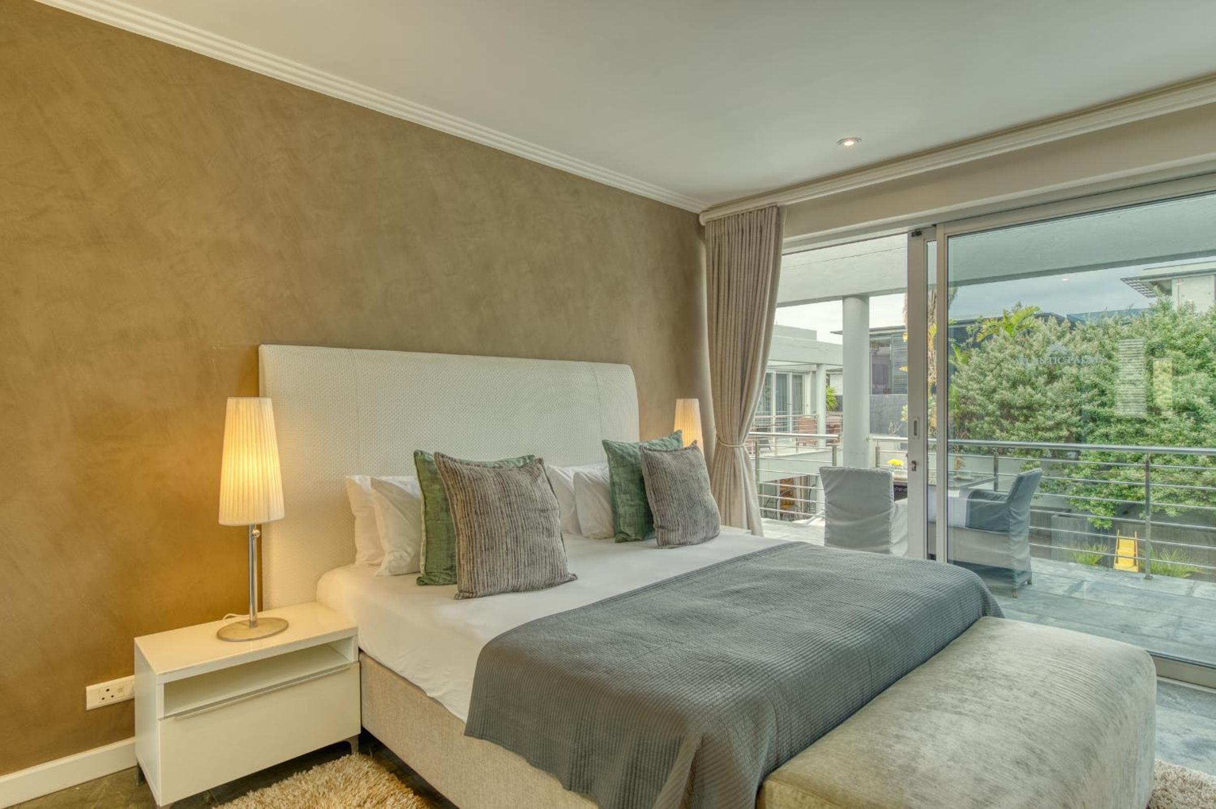 Deluxe Double or Twin Room with Sea View photo 2