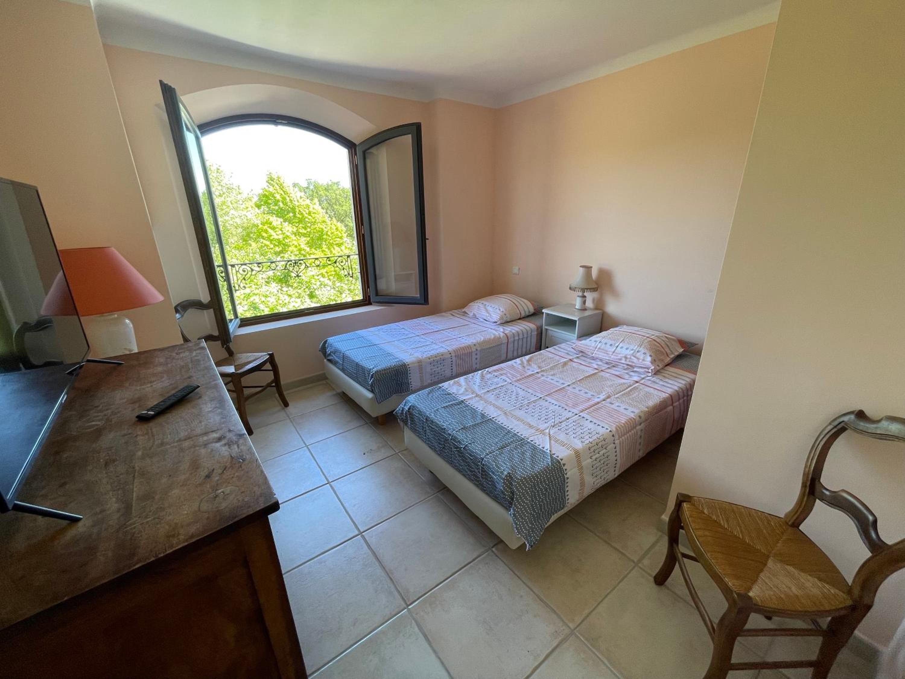 Two-Bedroom Suite - Photo 3