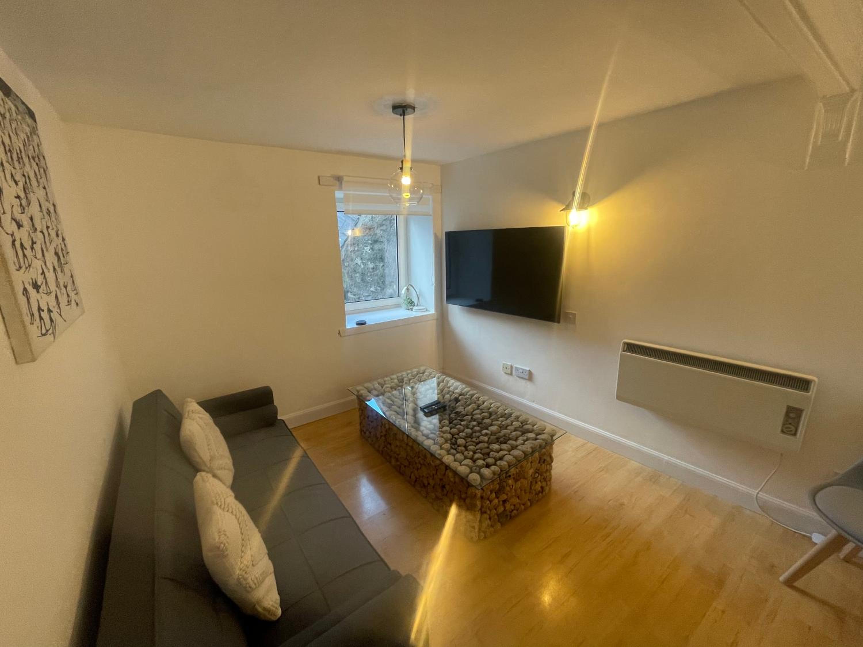 One-Bedroom Apartment photo 1
