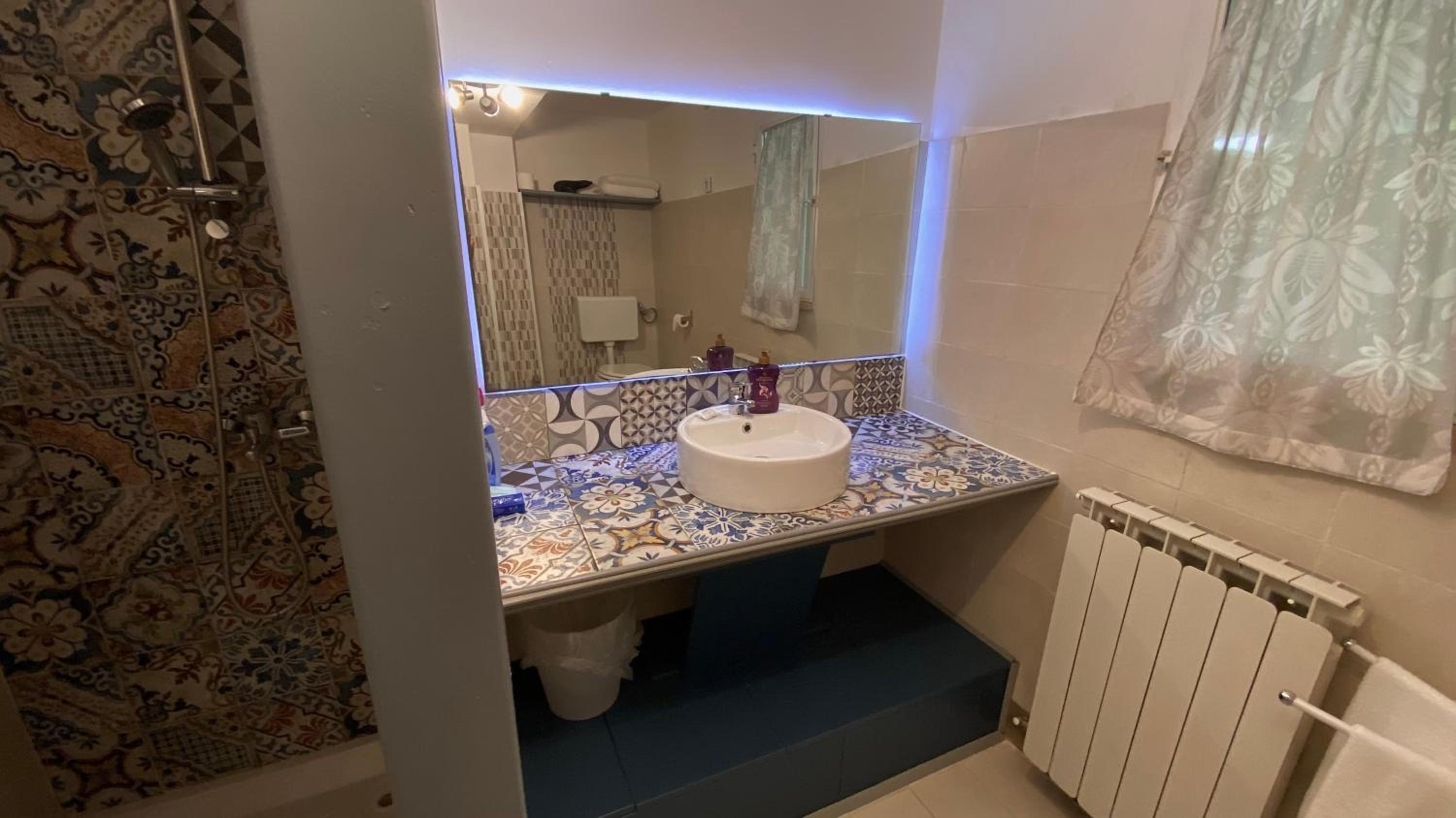 Quadruple Room with Private Bathroom photo 2