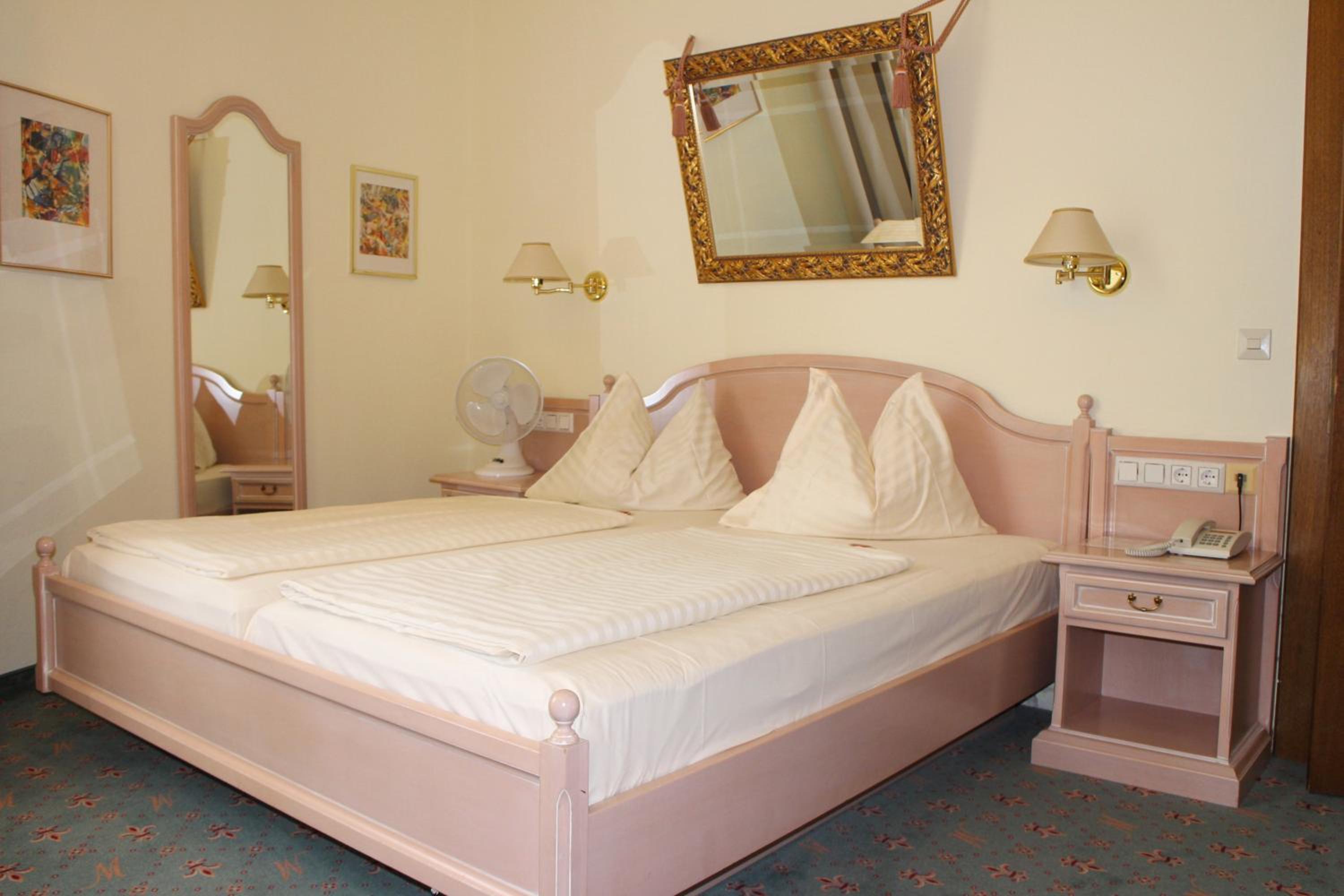 Economy Double Room photo 2