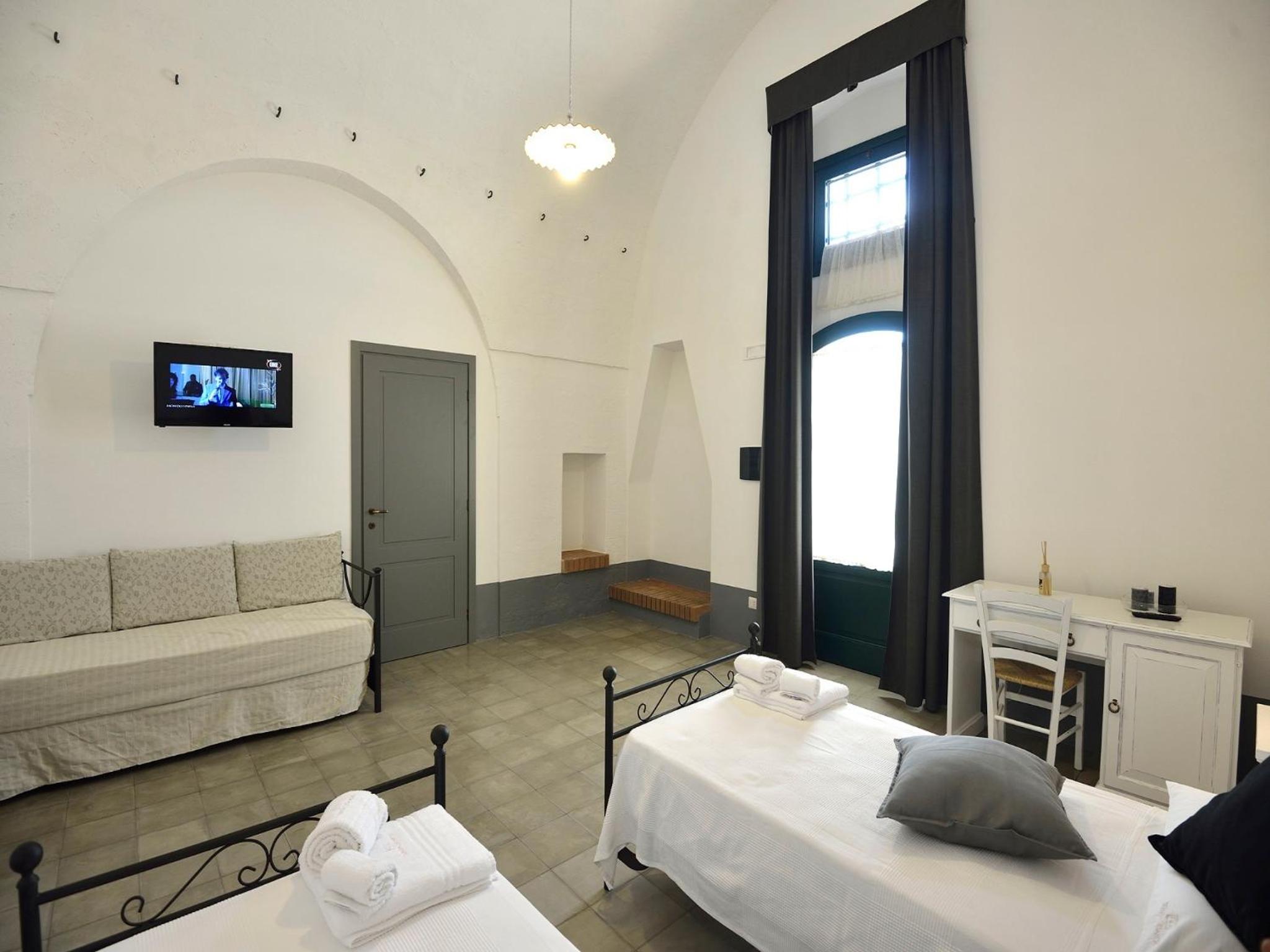 Triple Room with Private Bathroom - Photo 4
