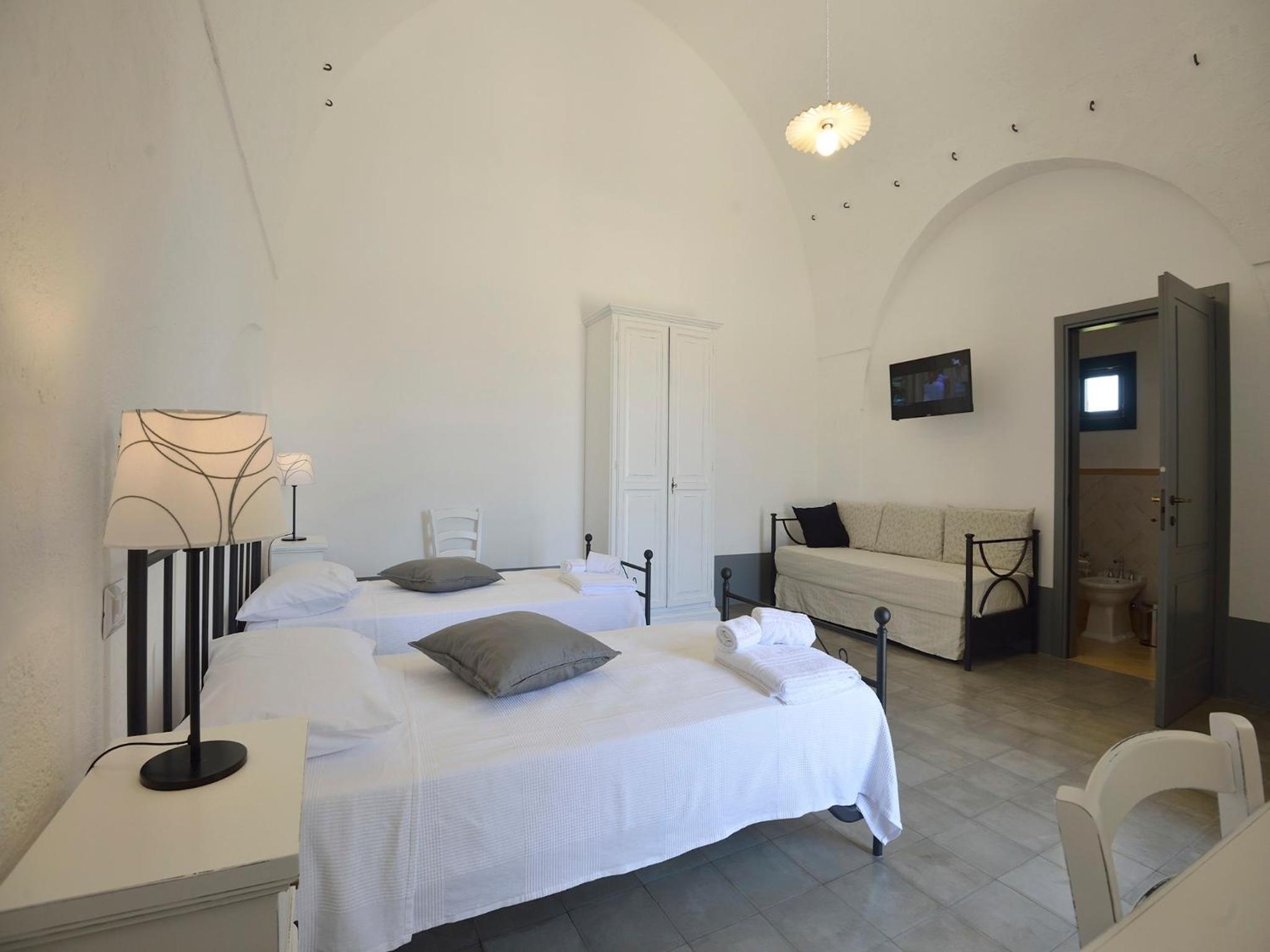 Triple Room with Private Bathroom - Photo 6