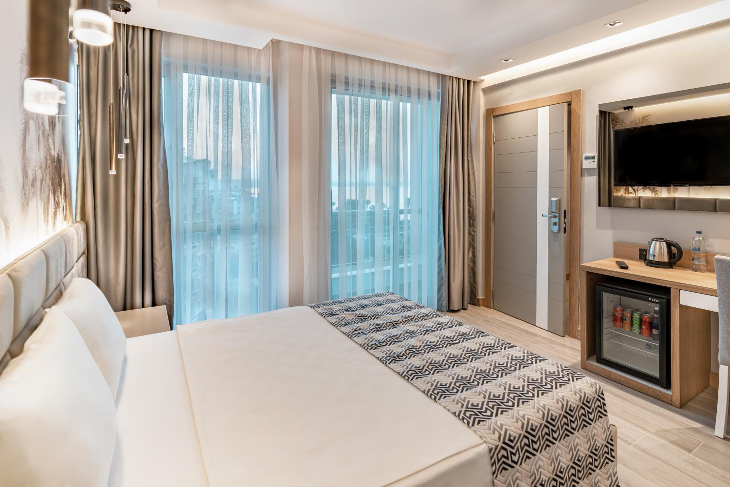 Standard Double Room thumbnail 5