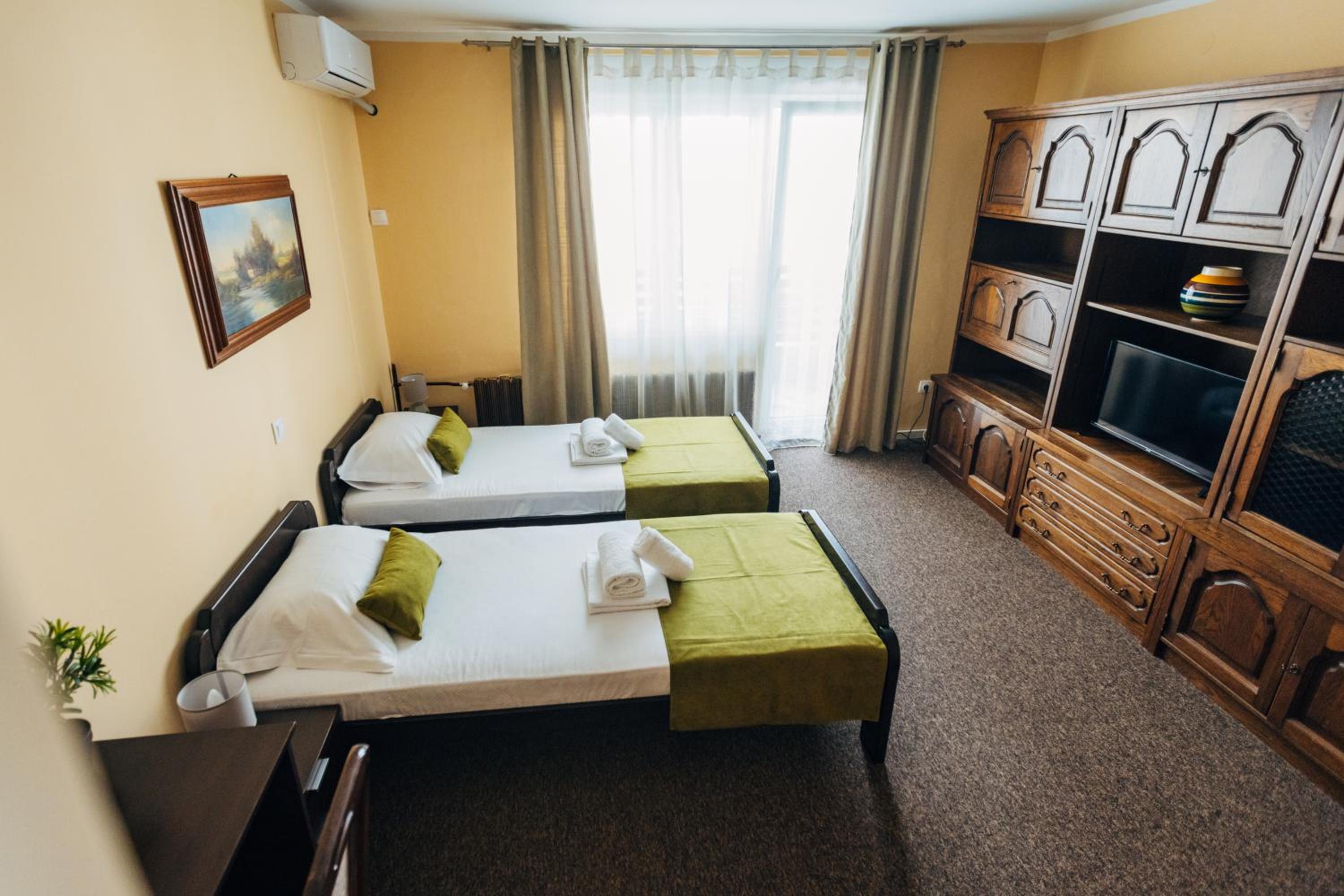 Twin Room - Photo 4