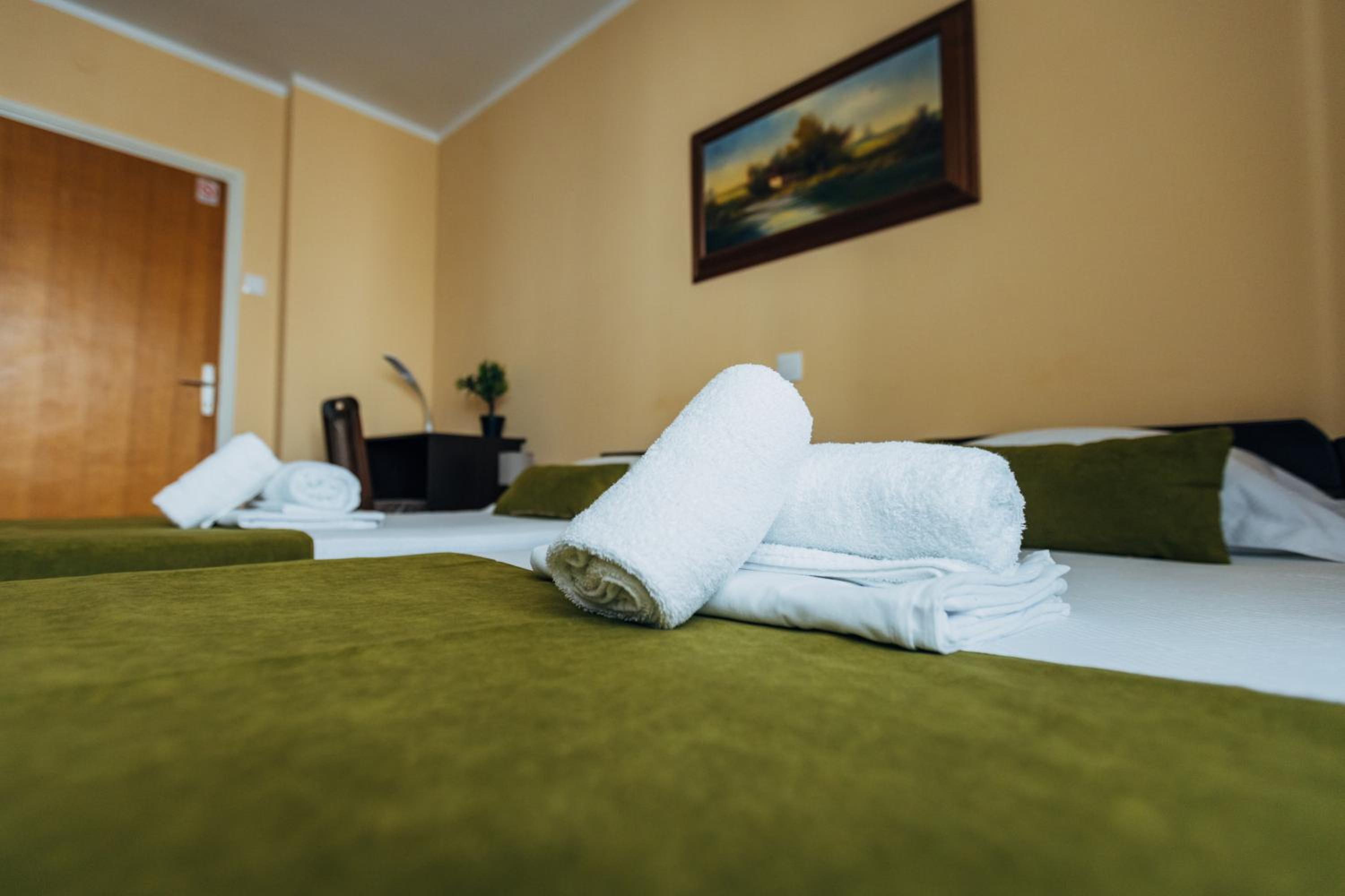 Twin Room - Photo 2