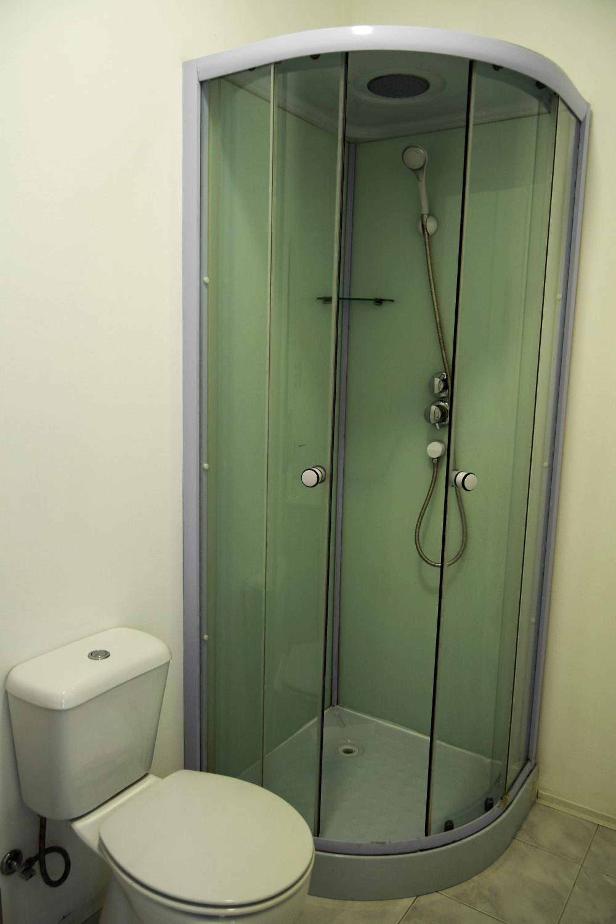 Double Room with Private Bathroom - Photo 5