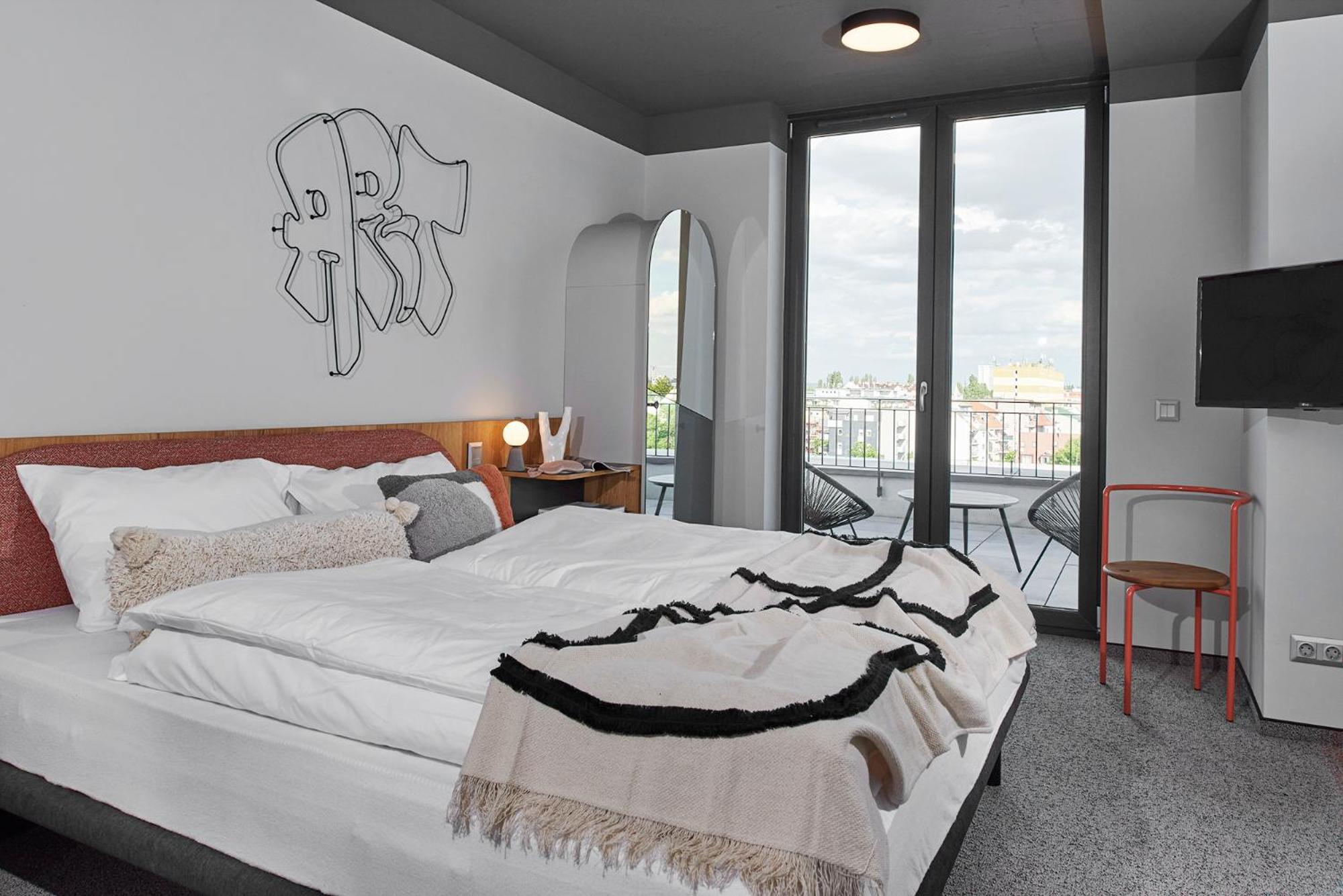 Penthouse Apartment - Photo 3
