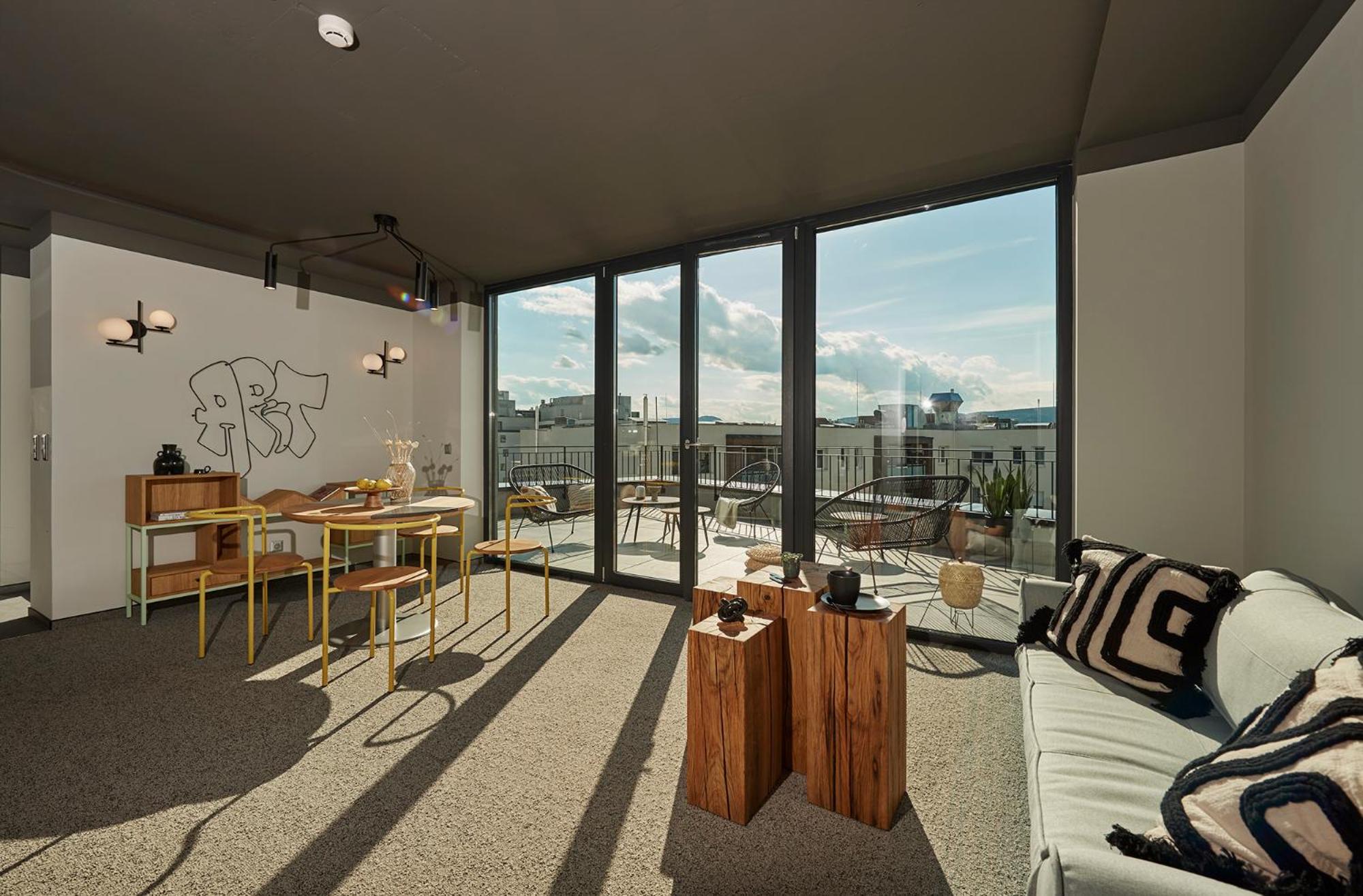 Penthouse Apartment - Photo 7