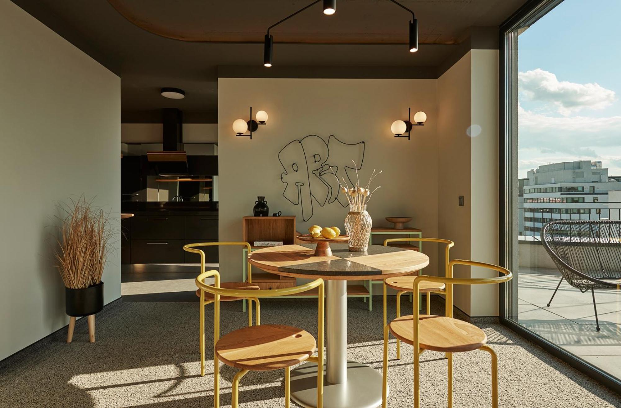 Penthouse Apartment - Photo 10