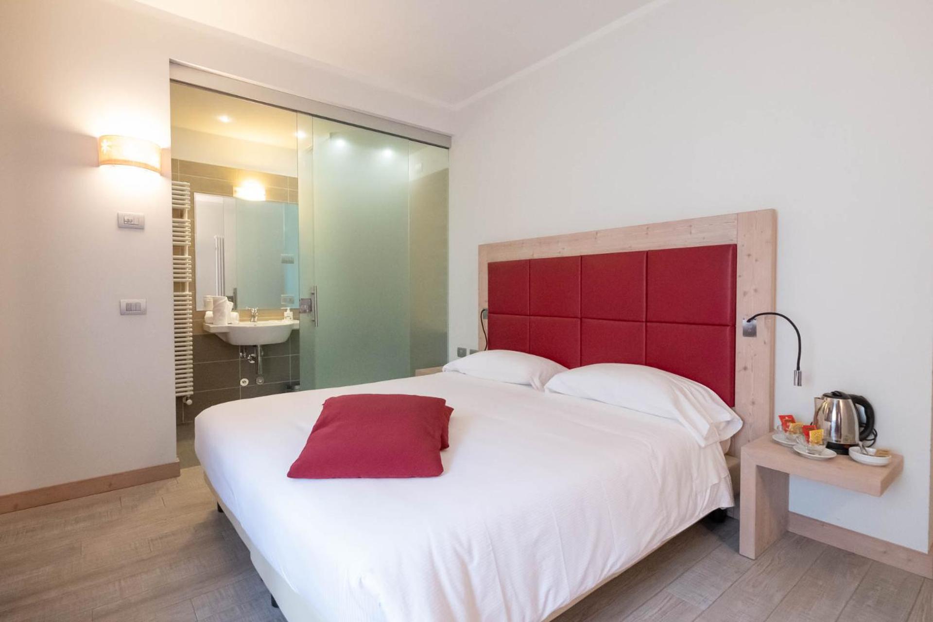 Deluxe King Room - Photo 1