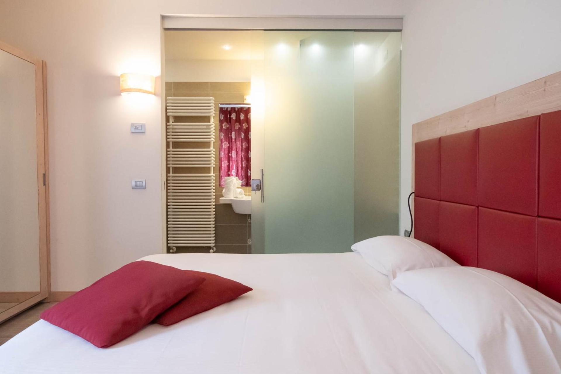 Deluxe King Room - Photo 4