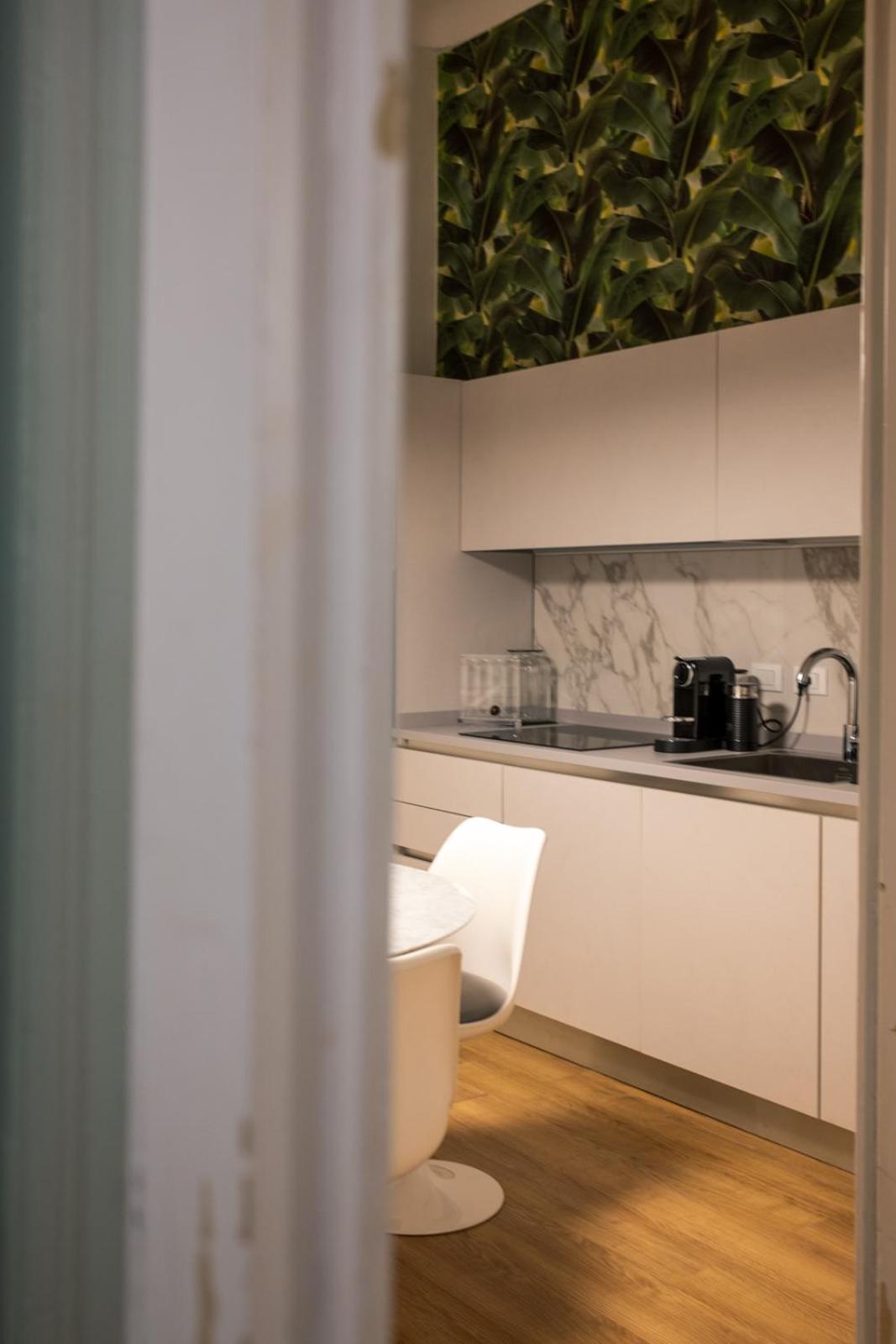 Suite with Balcony - Photo 5
