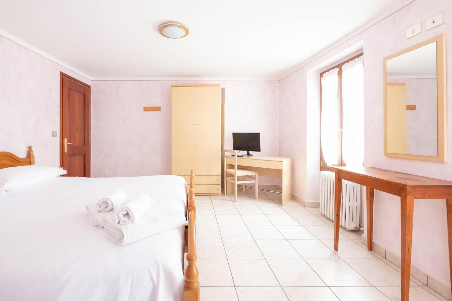 Standard Double Room photo 3