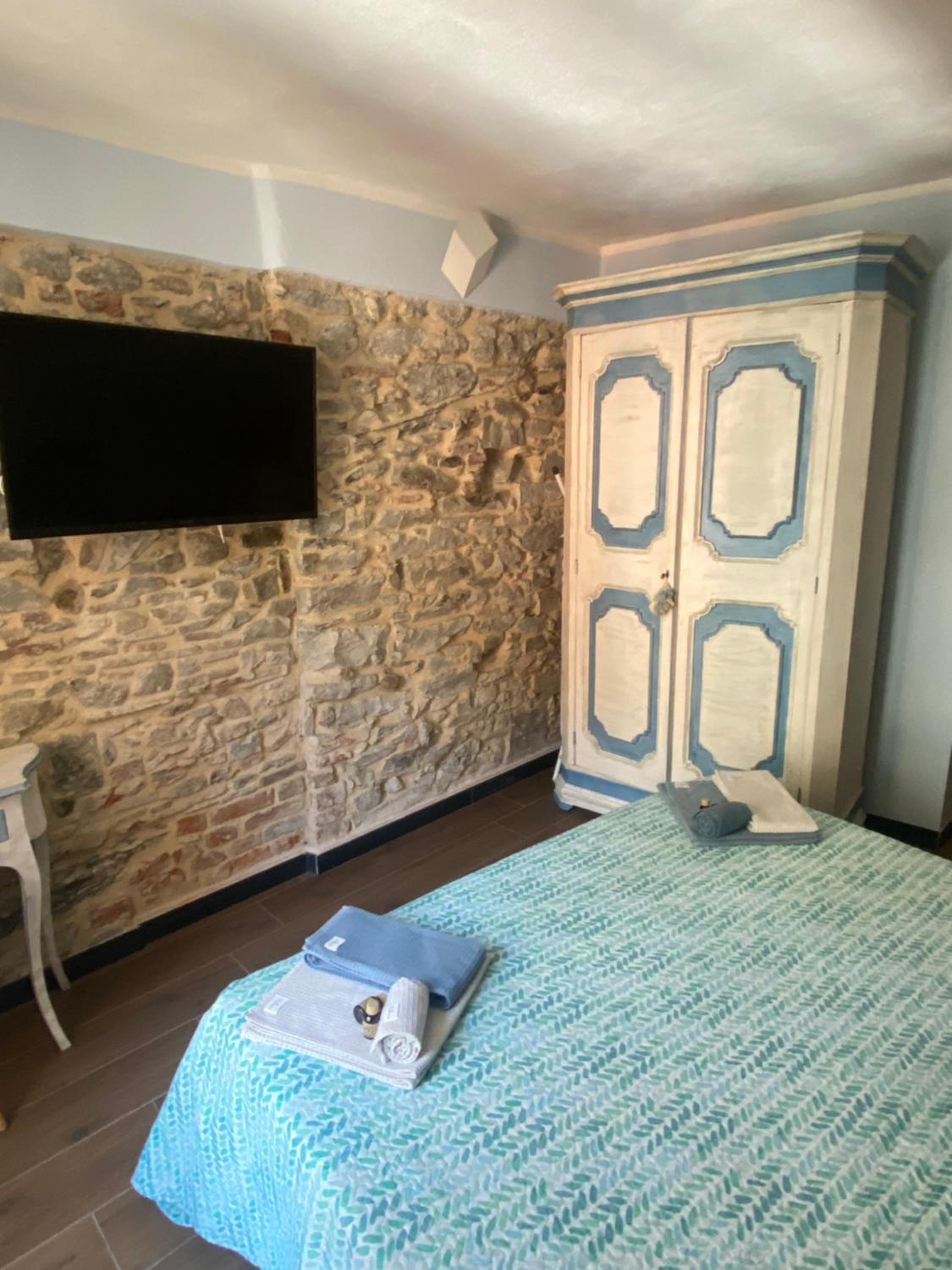 Deluxe King Room - Photo 3