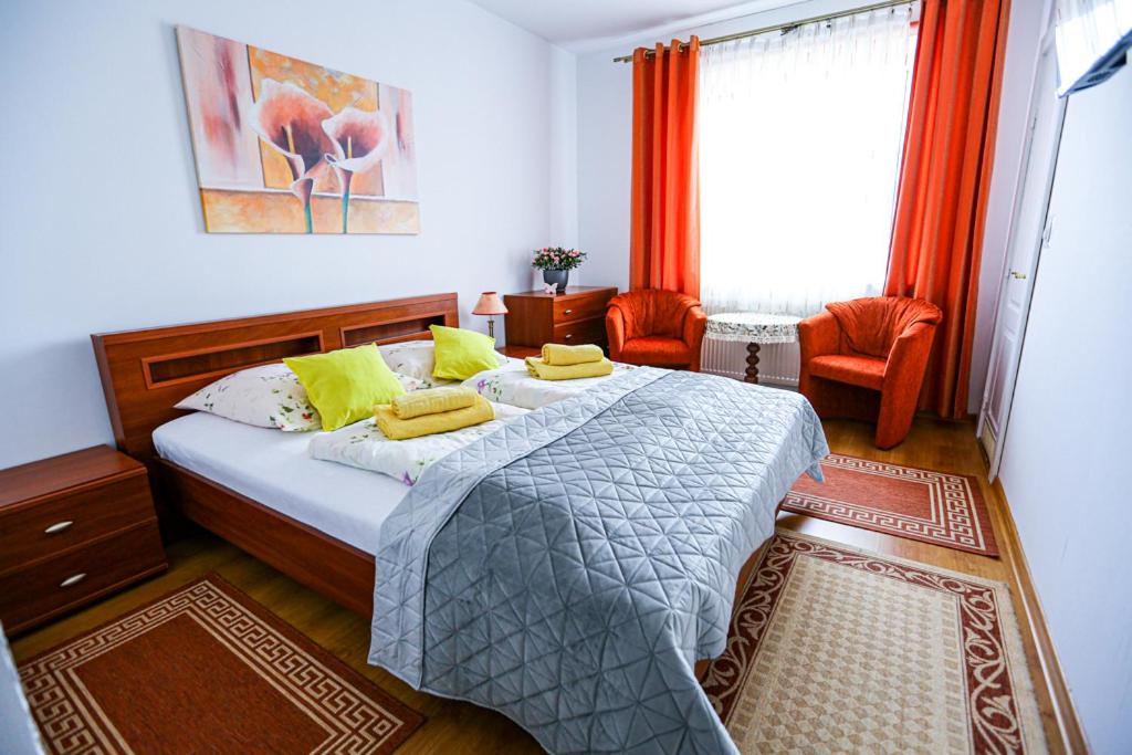 Large Double Room photo 1