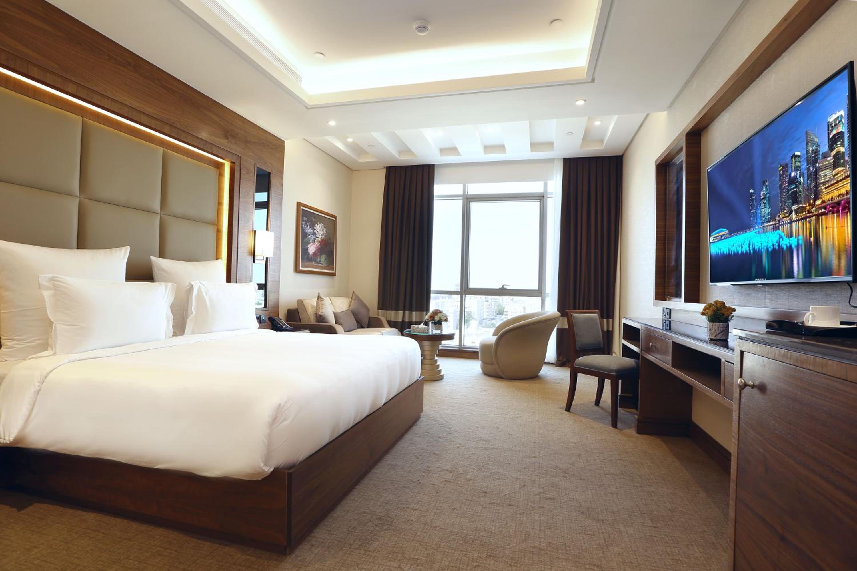 Deluxe King Room City View - Photo 1