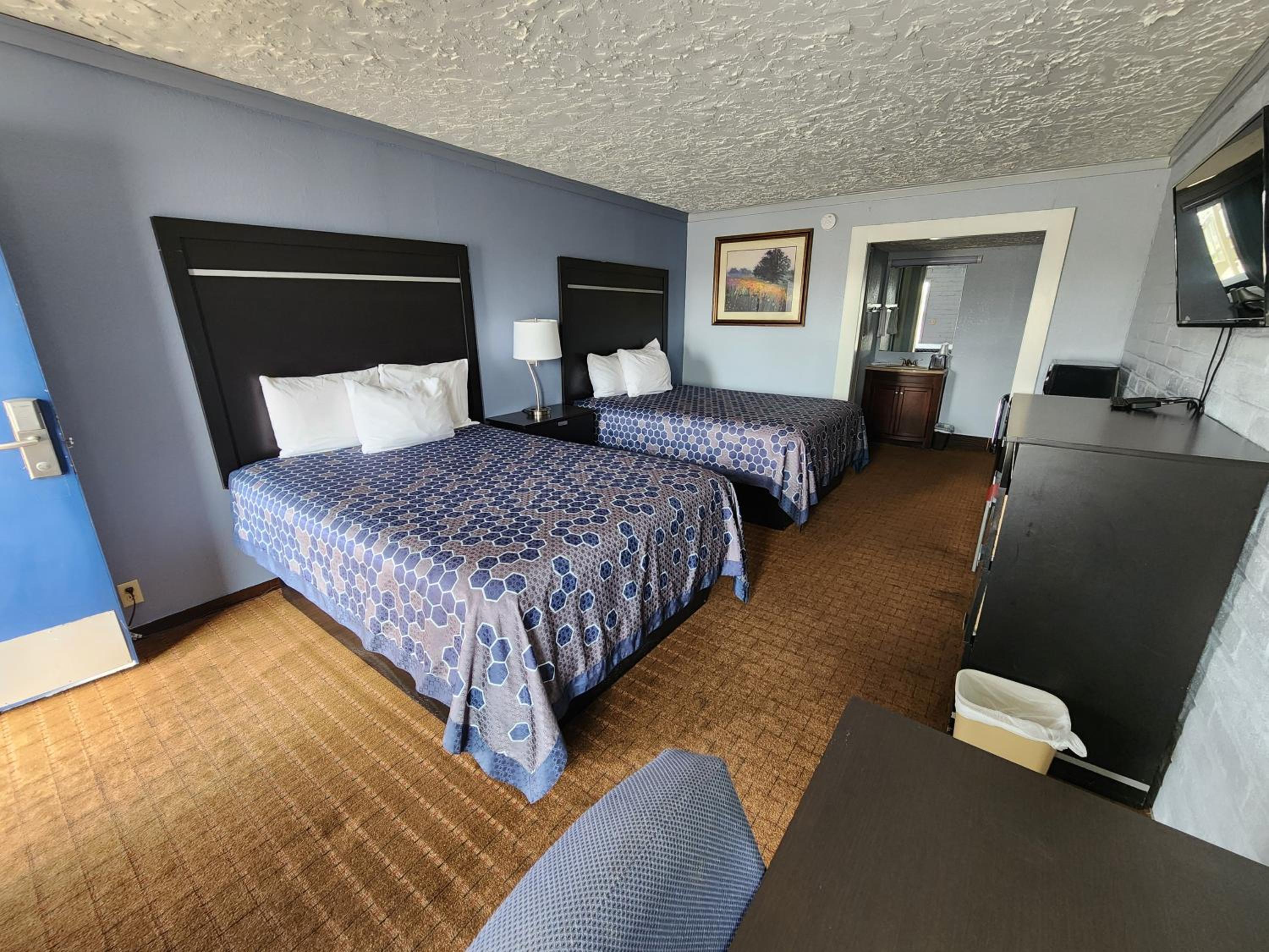 Quadruple Room with Two Queen Beds - Non Smoking