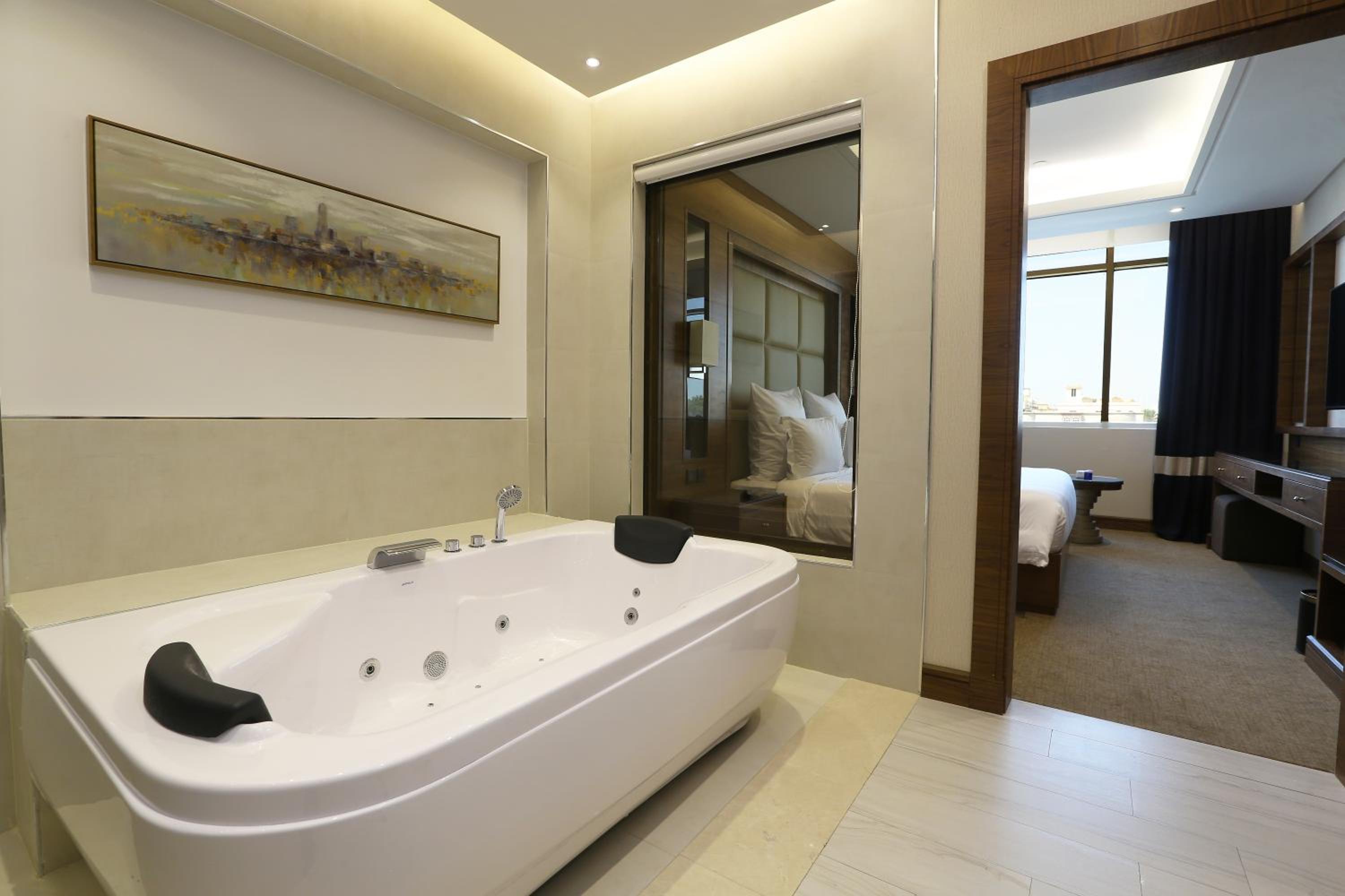 Ambassador Suite - Photo 3