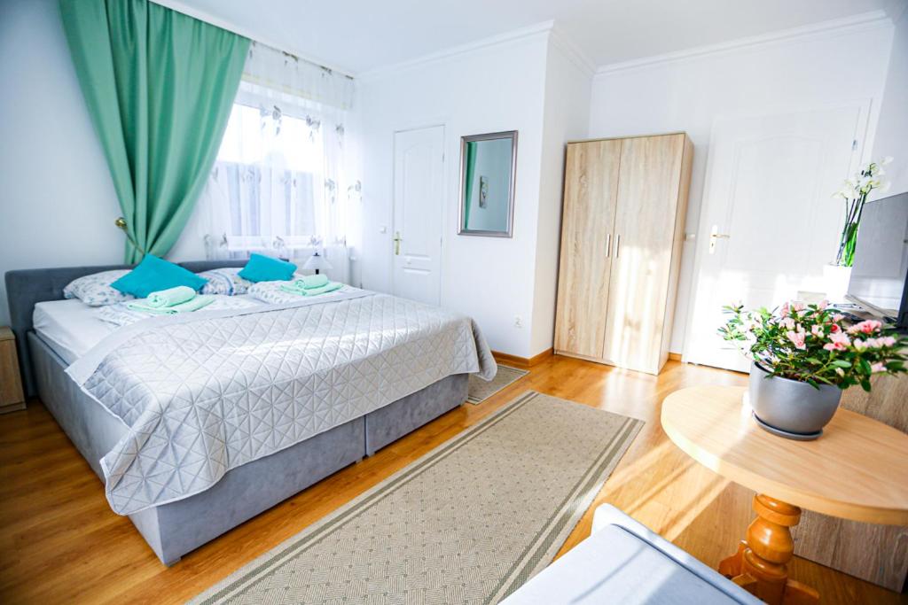 Large Double Room photo 1