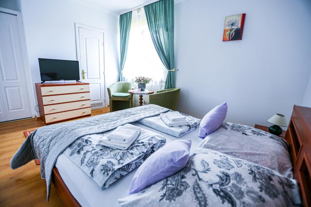 Large Double Room photo 2