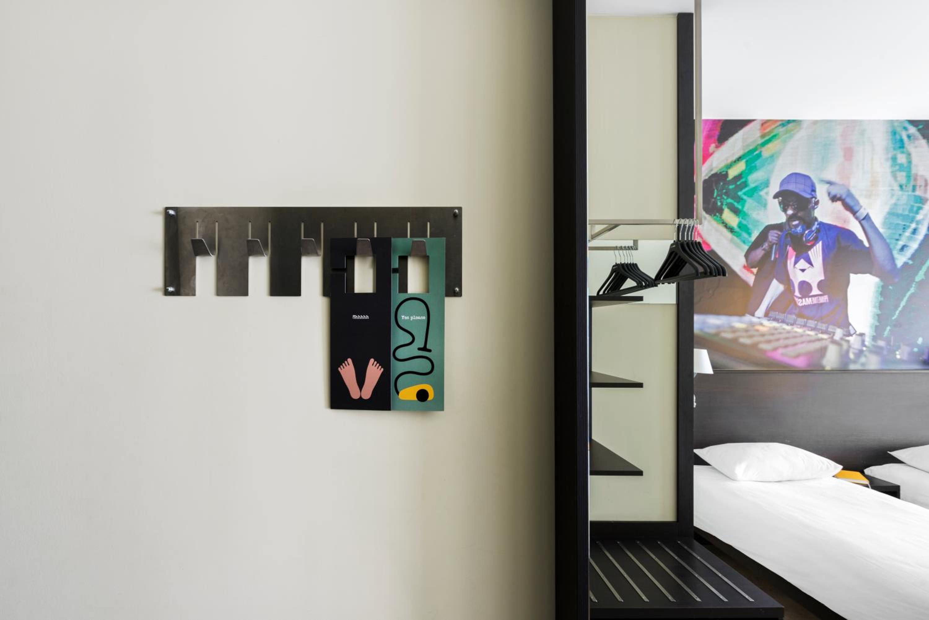 Standard Twin Room - Photo 10
