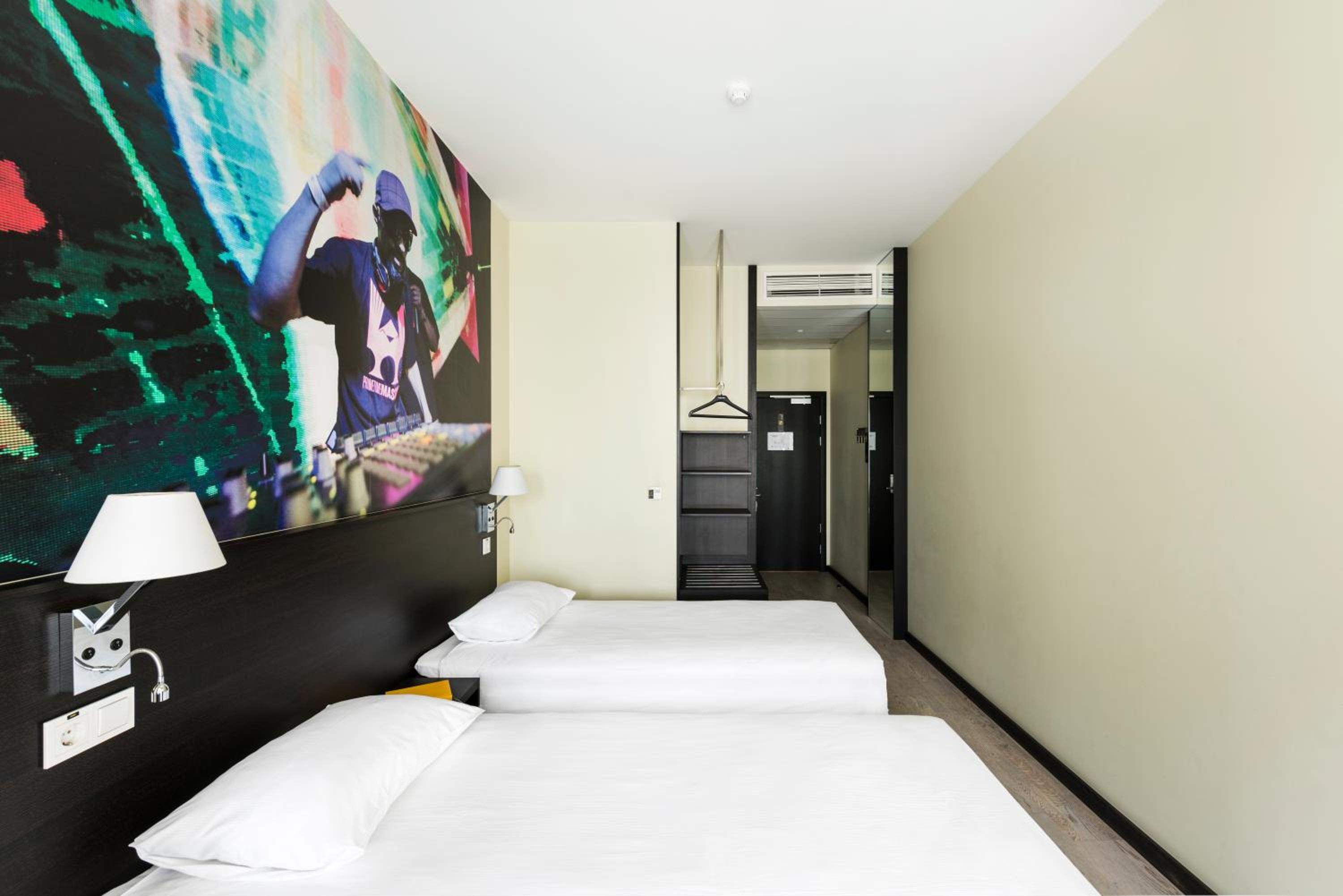 Standard Twin Room - Photo 12