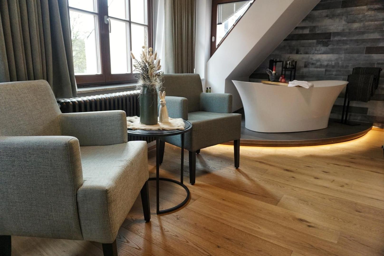 Deluxe Double Room with Bath - Photo 1
