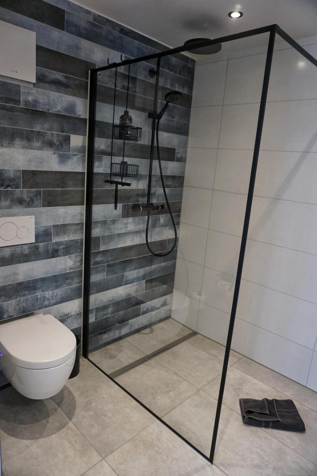Deluxe Double Room with Bath - Photo 7