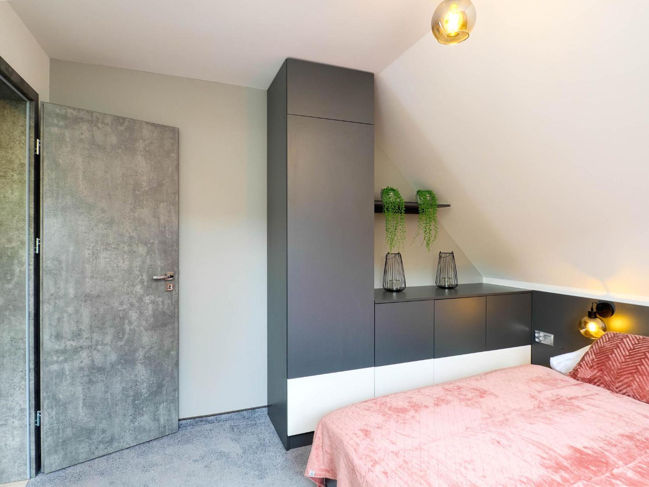 One-Bedroom Apartment photo 2