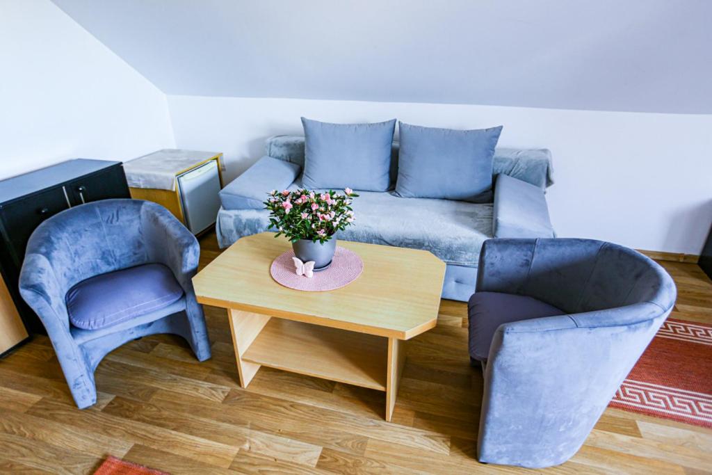 Family Room photo 2